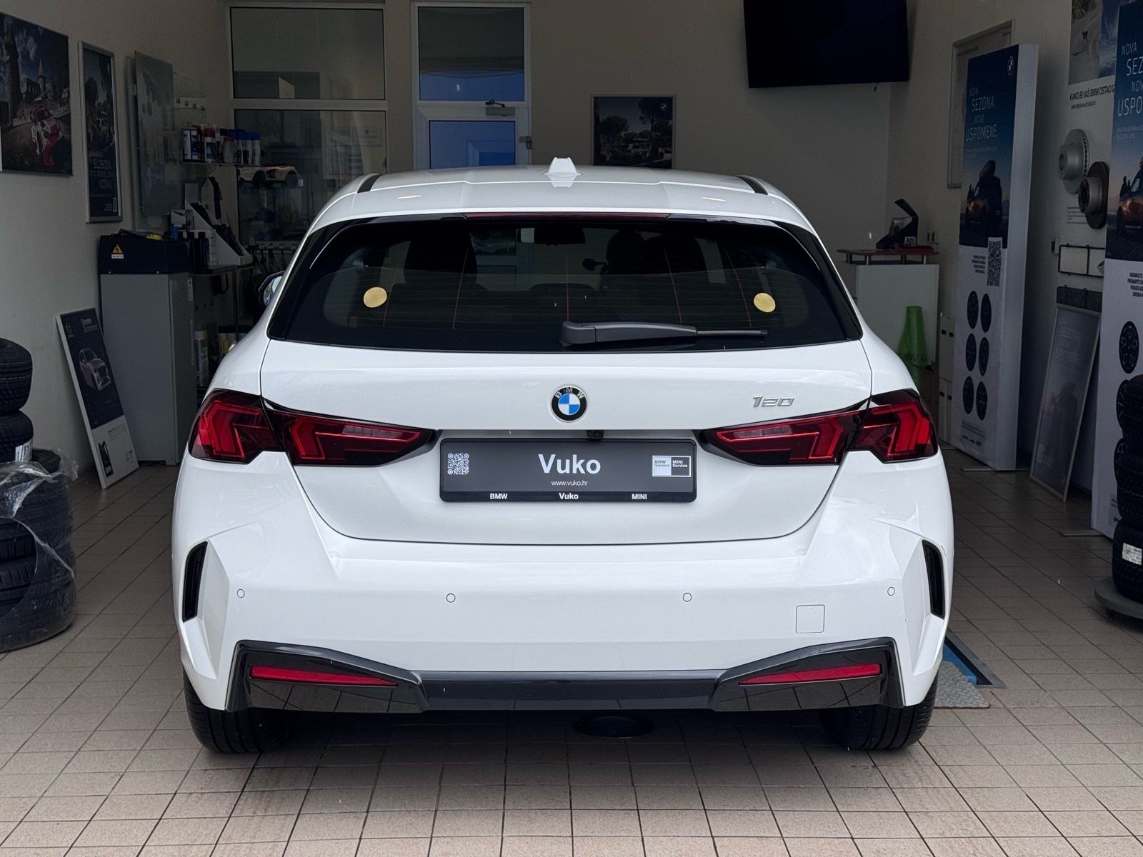 BMW serija 1 120 automatik novi model, fotografija 5