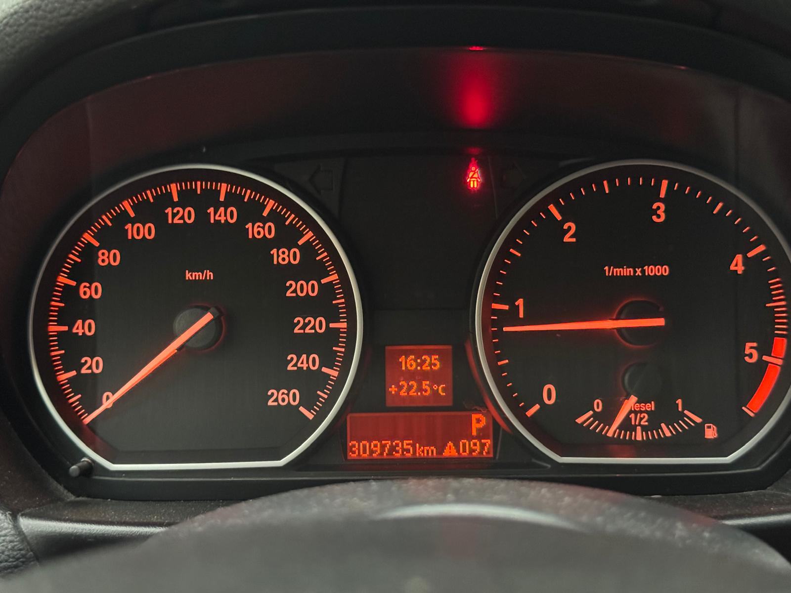 BMW serija 1 120d automatik, fotografija 11
