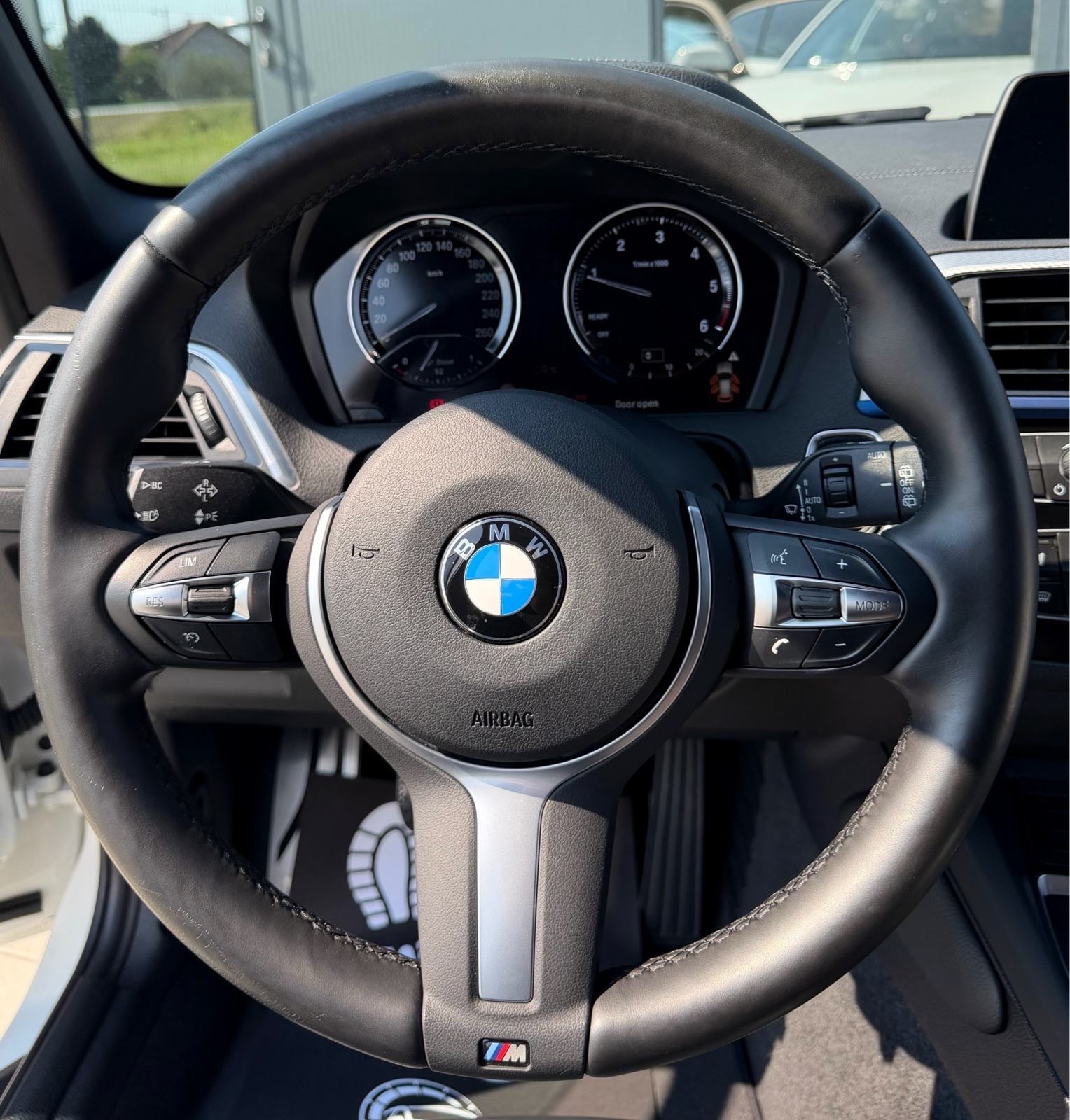 BMW serija 1 120d*M PAKET*KOŽA*NAVIGACIJA*LED*KEYLESS*, fotografija 14