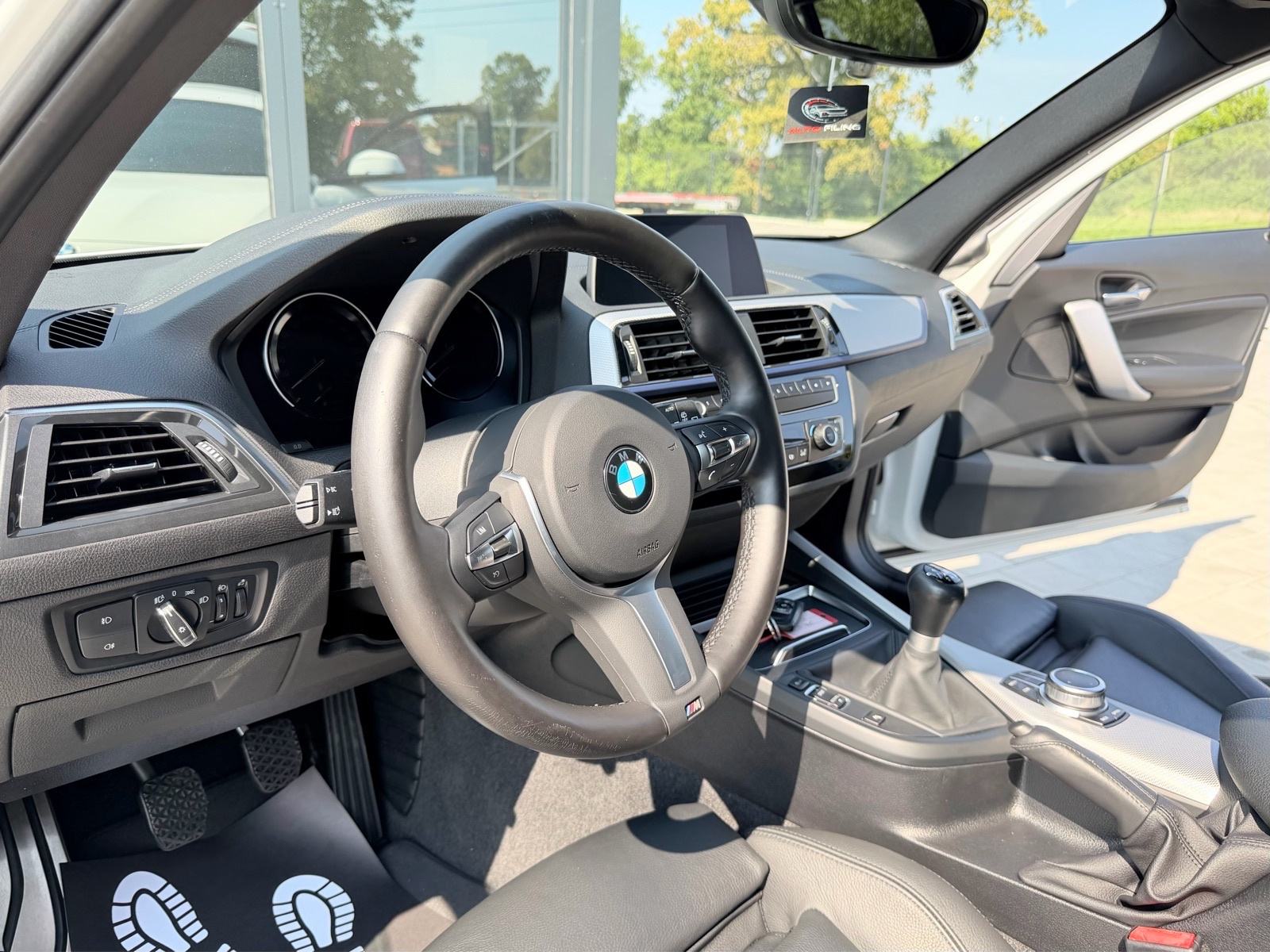 BMW serija 1 120d*M PAKET*KOŽA*NAVIGACIJA*LED*KEYLESS*, fotografija 12