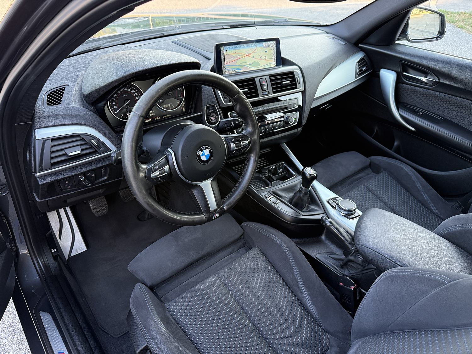 BMW serija 1 120d, M SPORT, LED, NAVI, SENZORI, ODLIČAN, REGAN !, fotografija 12