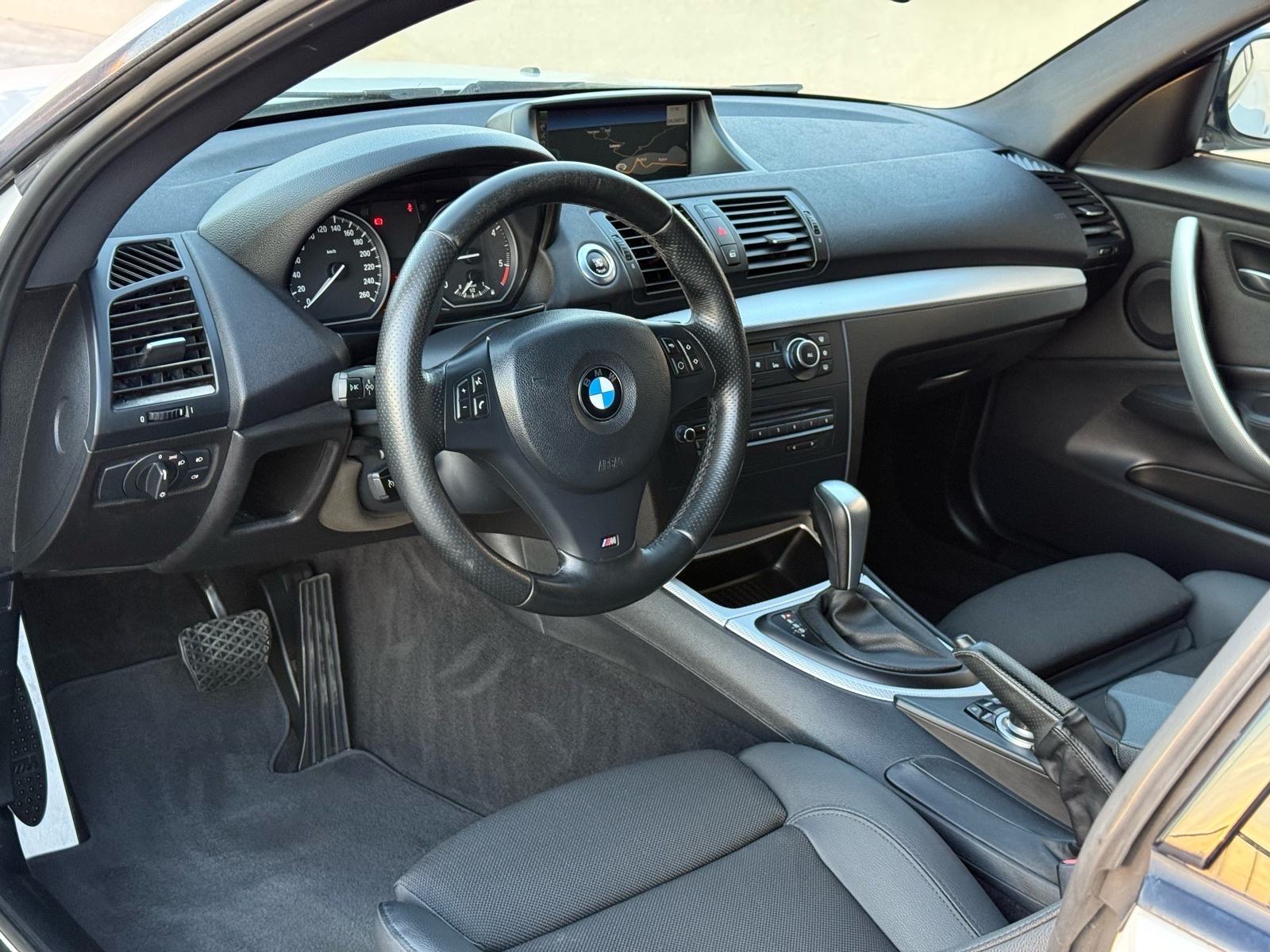 BMW E81 serija 1 • 123D M Sport - Automatik- Navigacija - Xenon- Led, fotografija 19