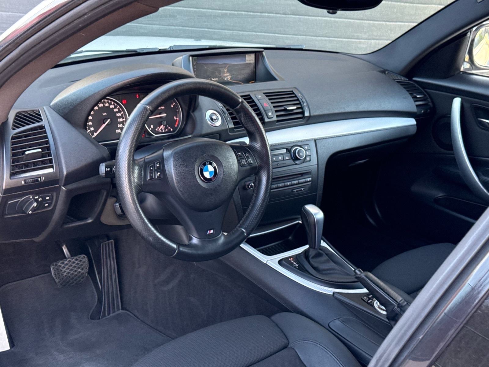 BMW E81 serija 1 • 123D M Sport - Automatik- Navigacija - Xenon- Led, fotografija 4