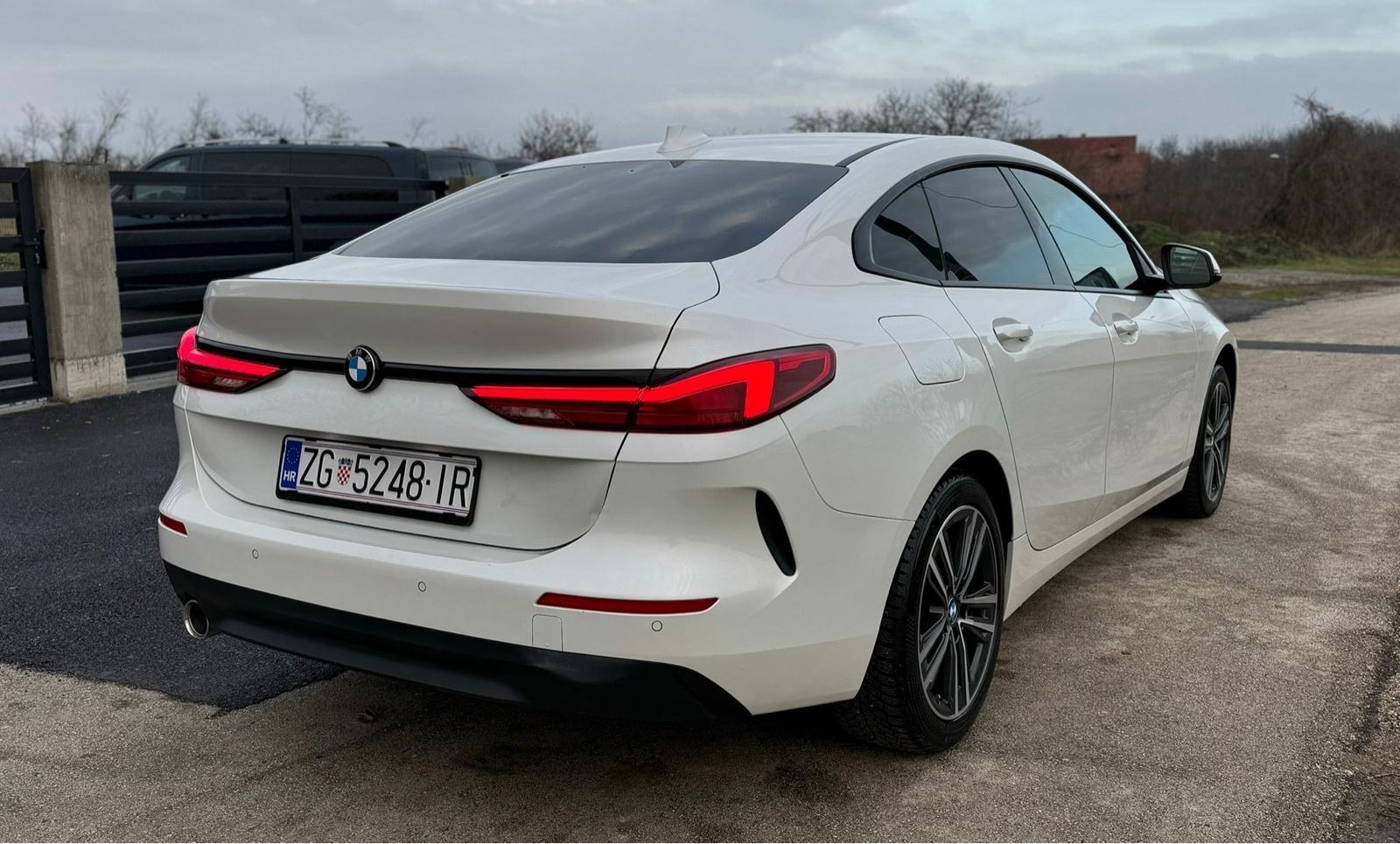 BMW serija 2 216d automatik, fotografija 7