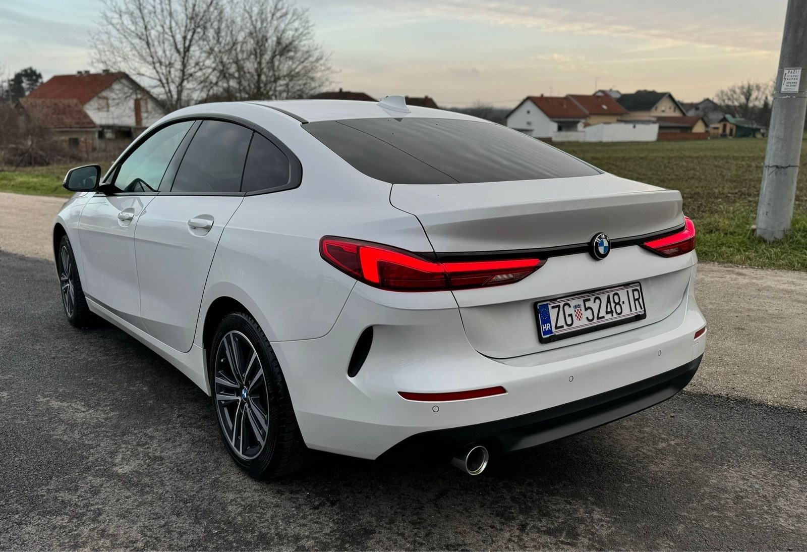 BMW serija 2 216d automatik, fotografija 6