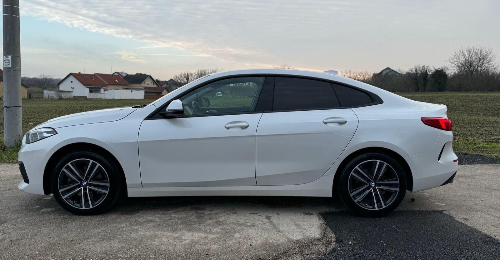 BMW serija 2 216d automatik, fotografija 3