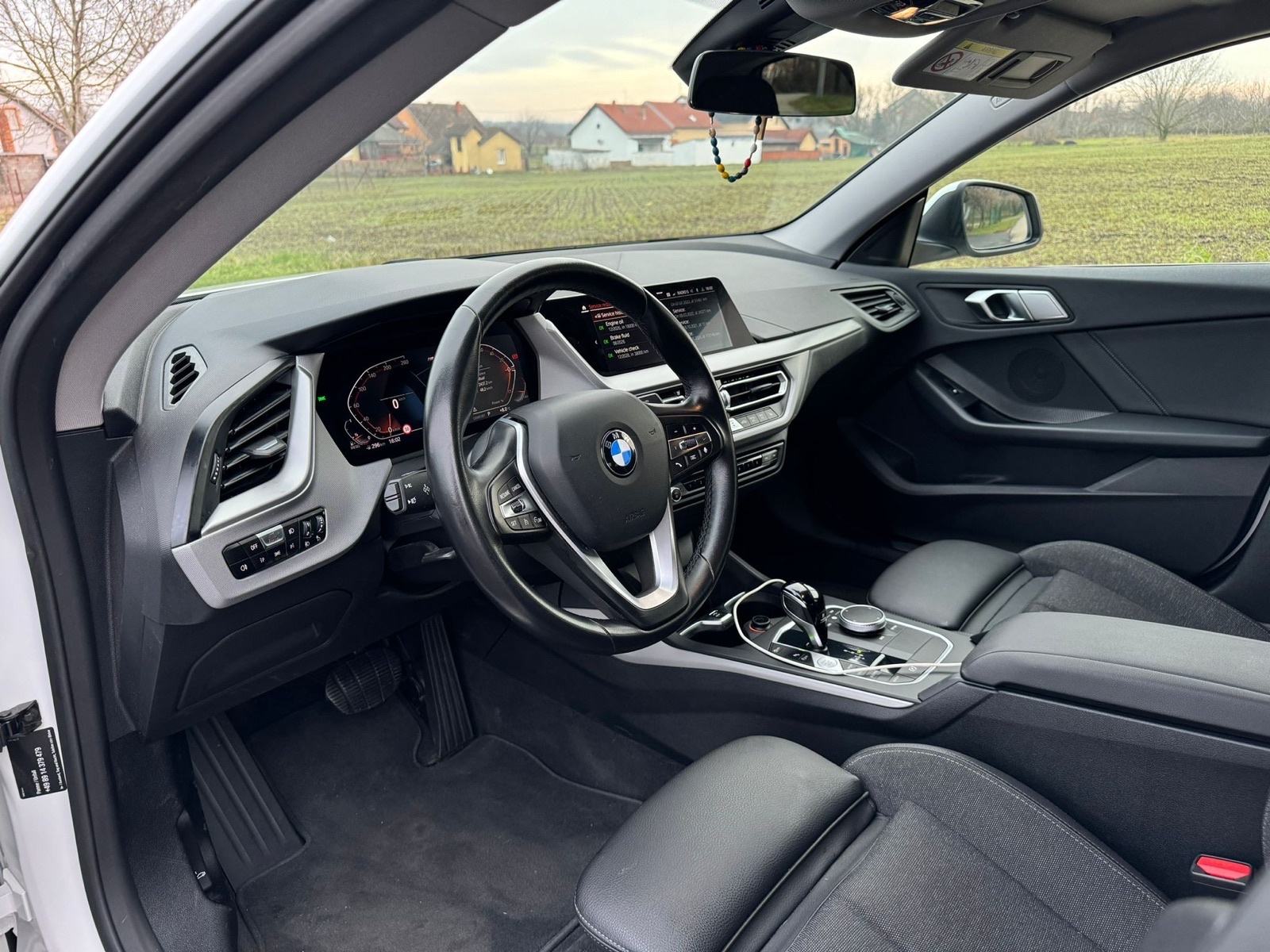 BMW serija 2 216d automatik, fotografija 9