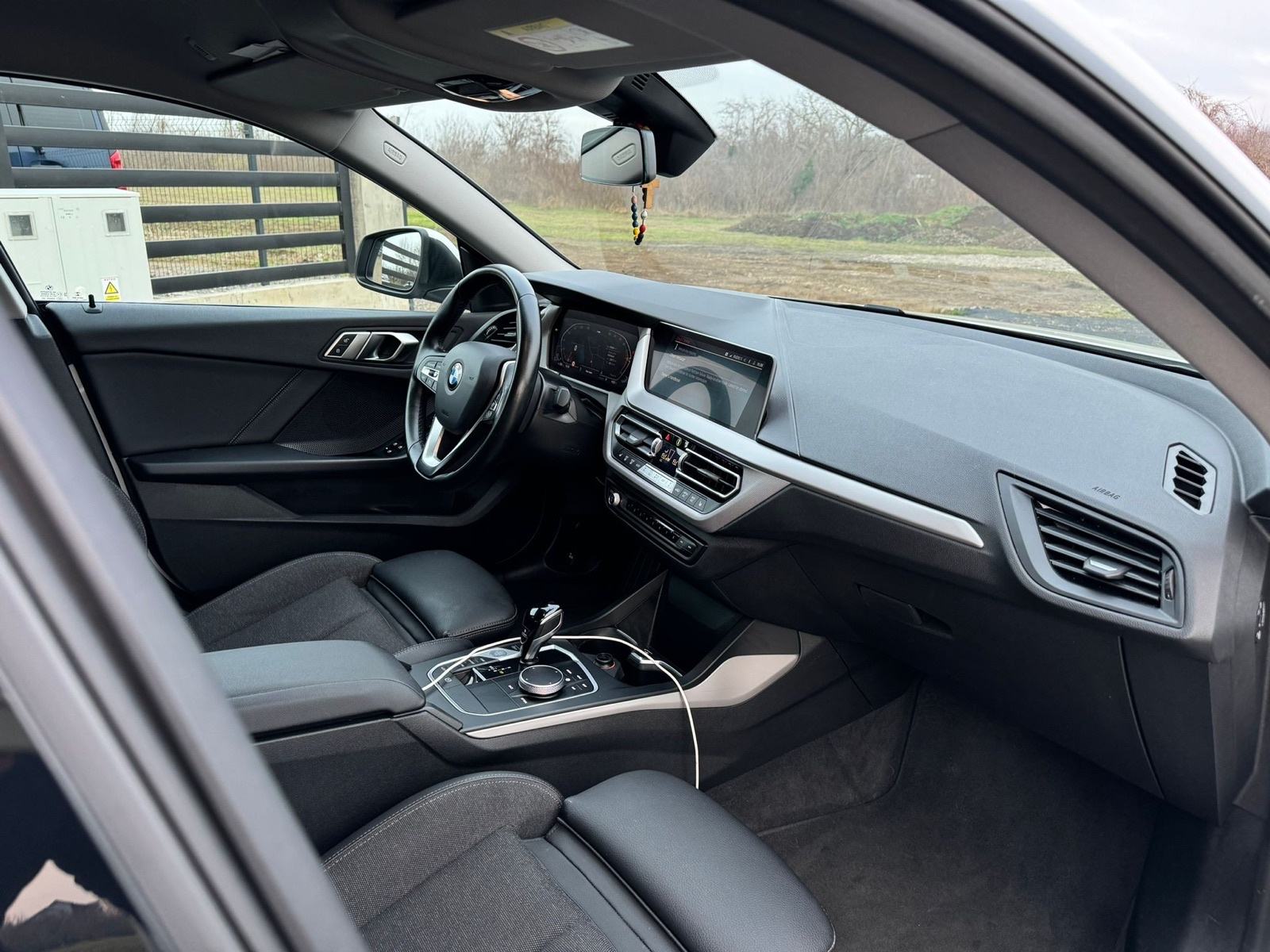 BMW serija 2 216d automatik, fotografija 12