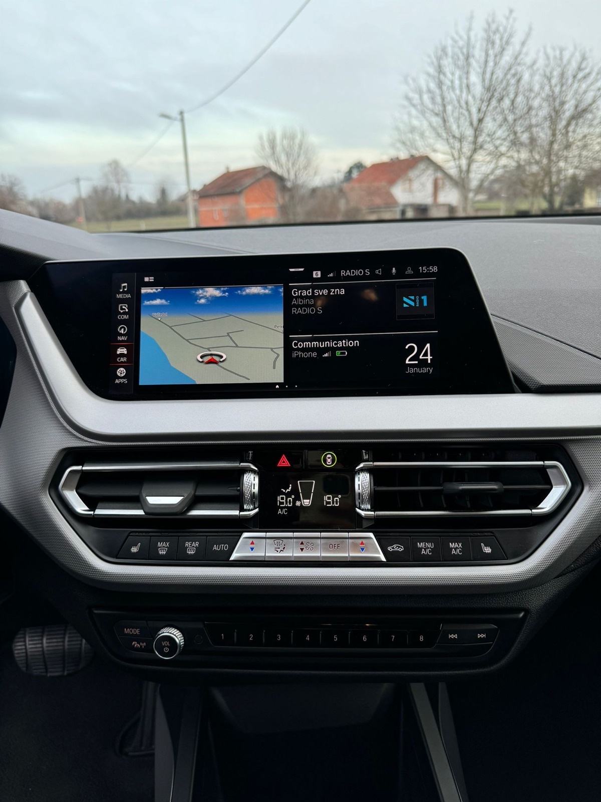 BMW serija 2 216d automatik, fotografija 19