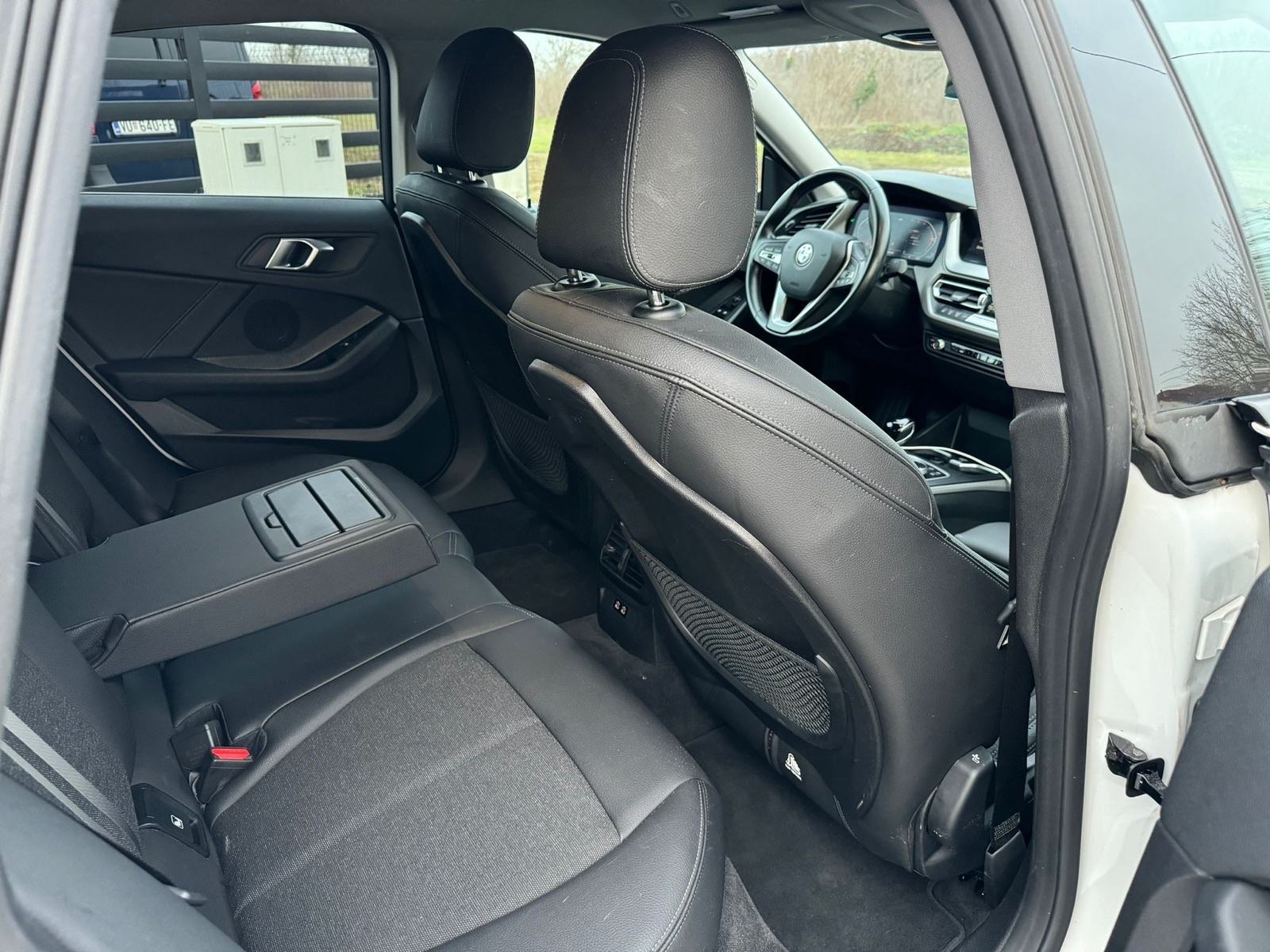 BMW serija 2 216d automatik, fotografija 18
