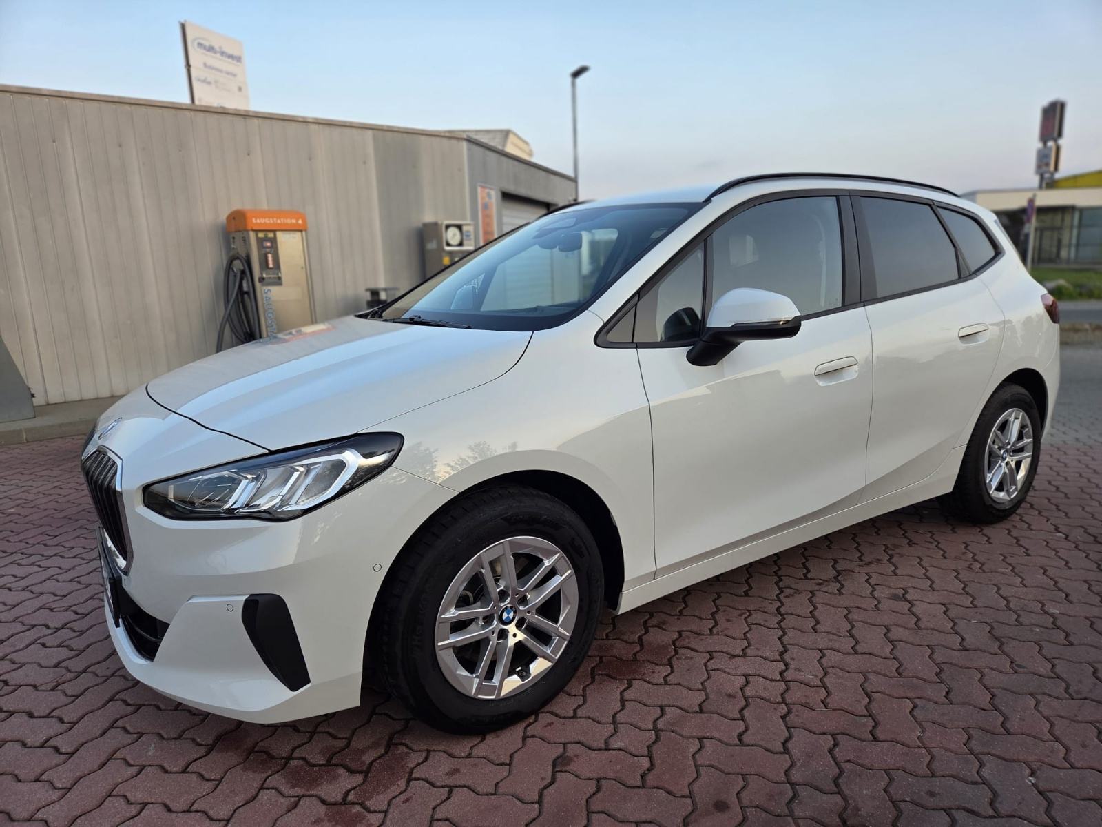 BMW active tourer 218d automatik cijena do reg., fotografija 2