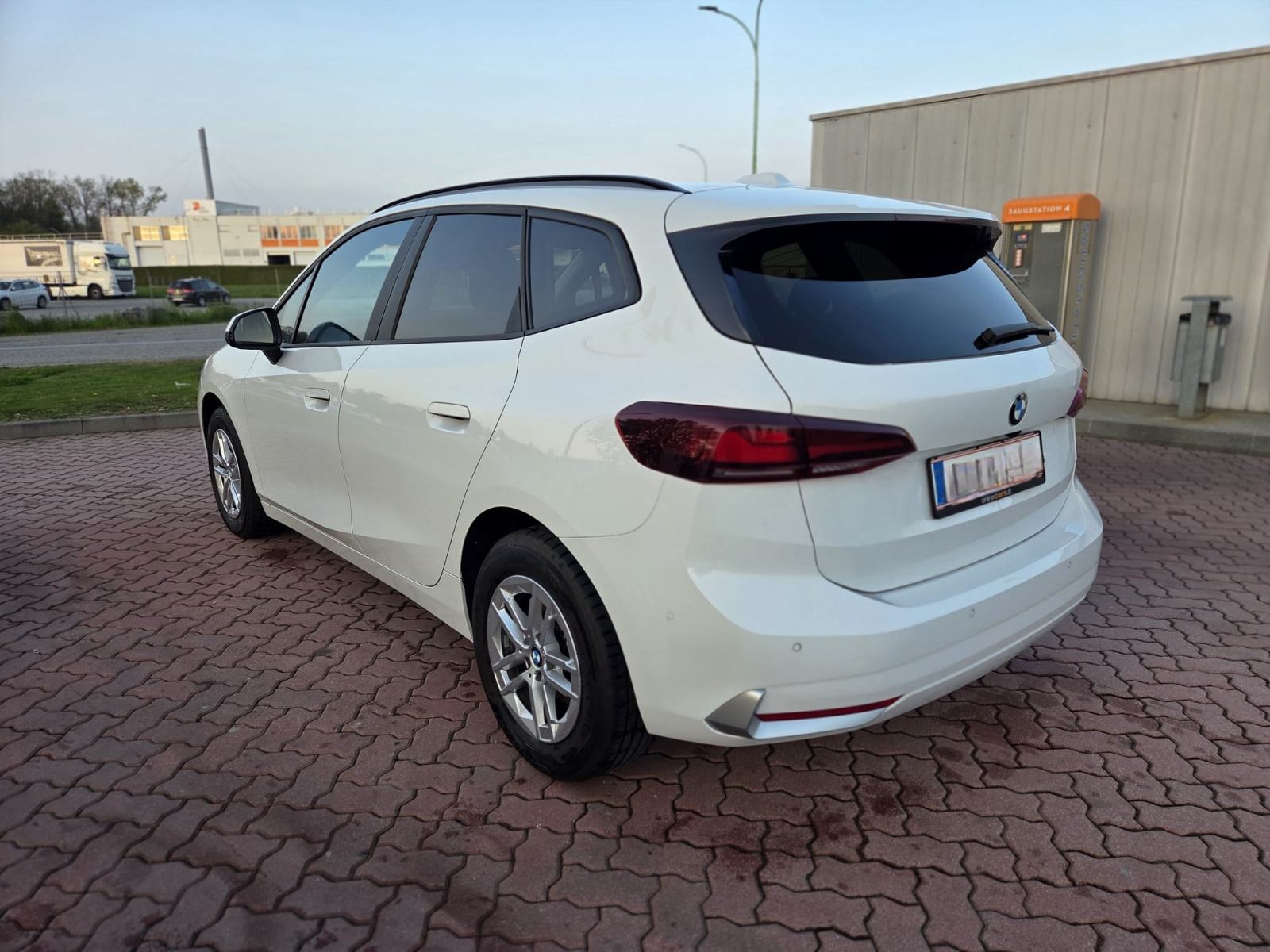 BMW active tourer 218d automatik cijena do reg., fotografija 7