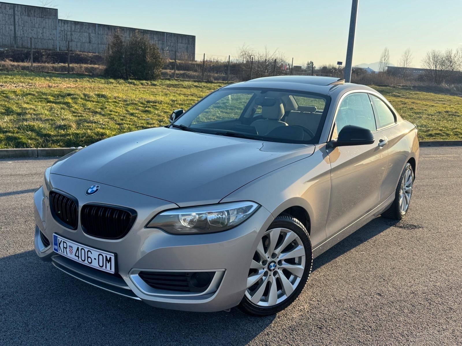 BMW serija 2 218d, fotografija 2