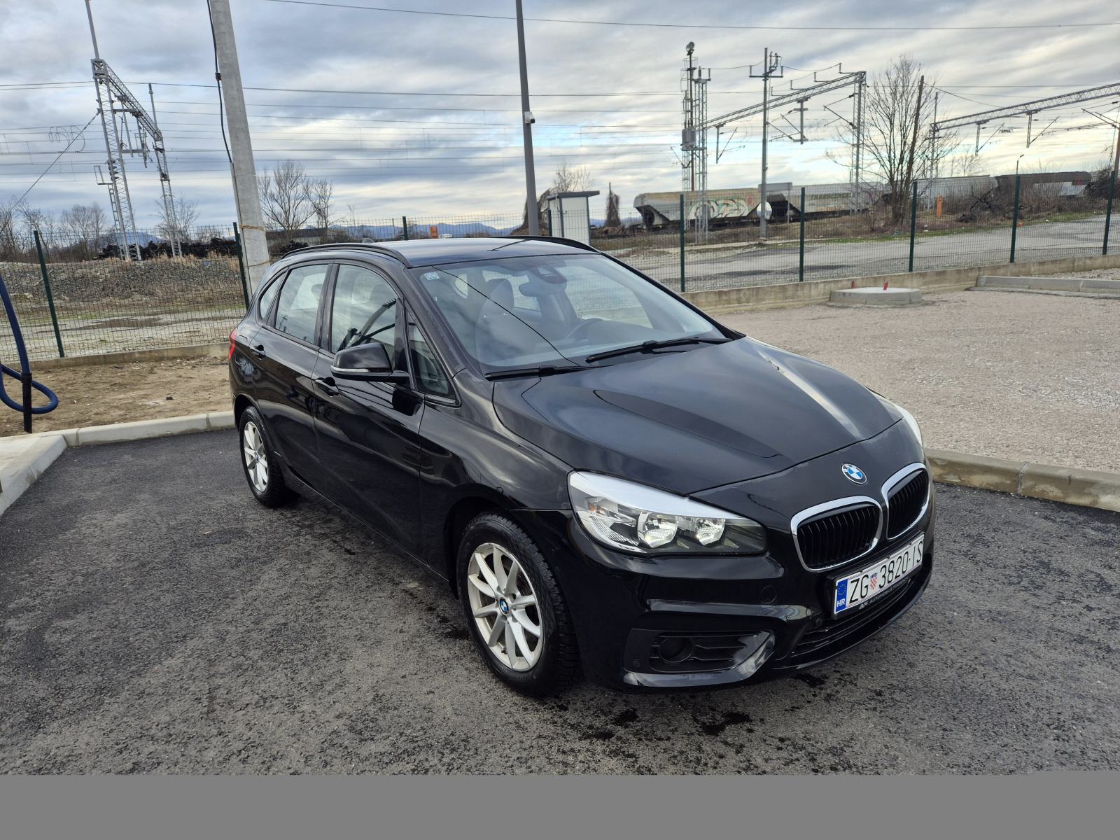 BMW serija 2 Active Tourer 216d Odlično stanje!, fotografija 2