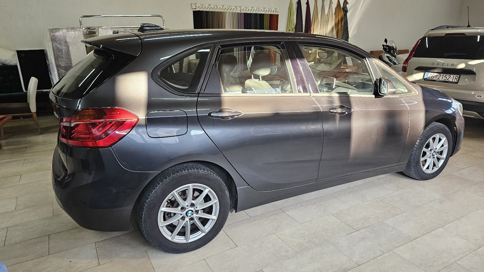 BMW serija 2 Automatik 218d top stanje, fotografija 7