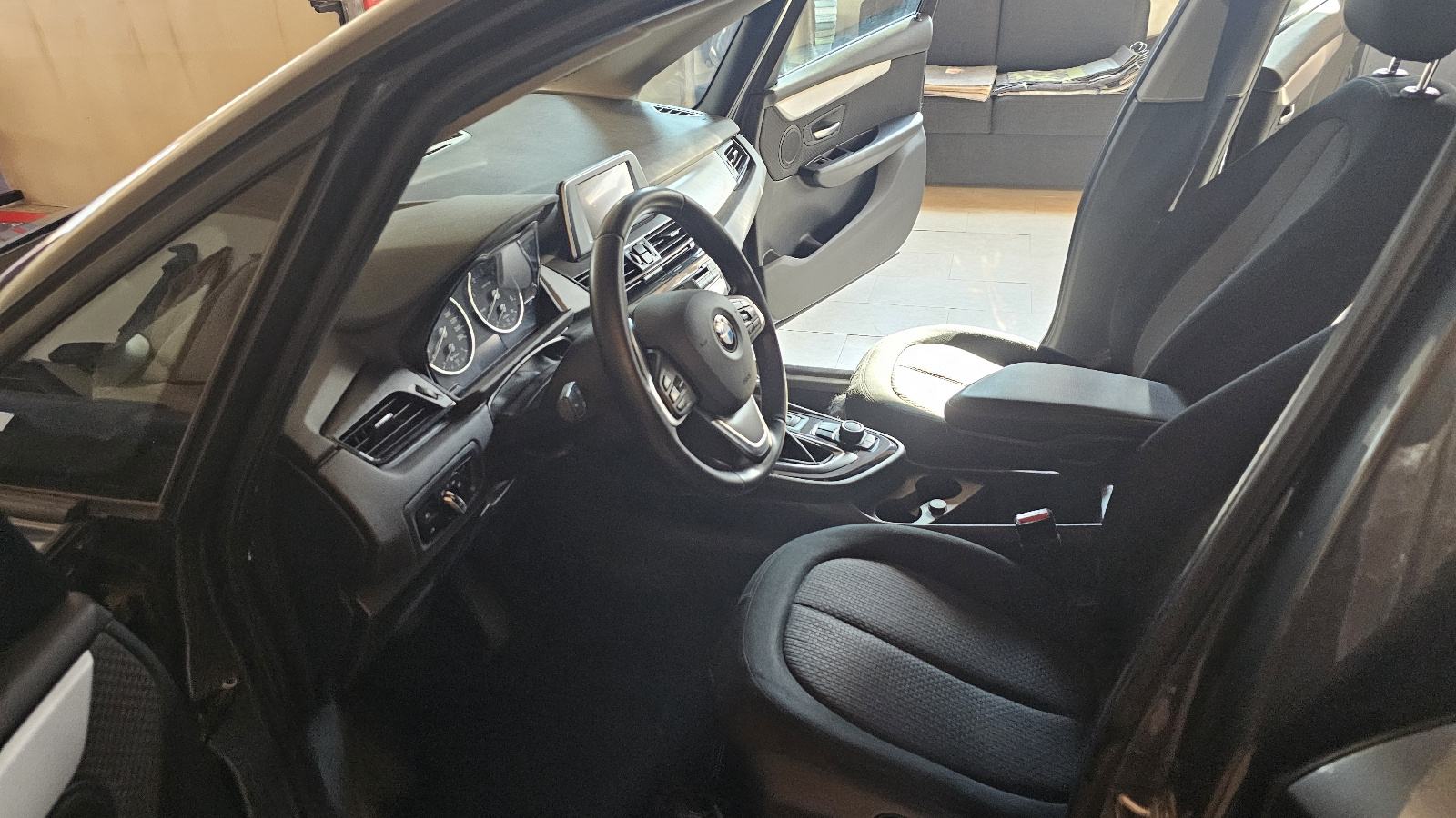 BMW serija 2 Automatik 218d top stanje, fotografija 9