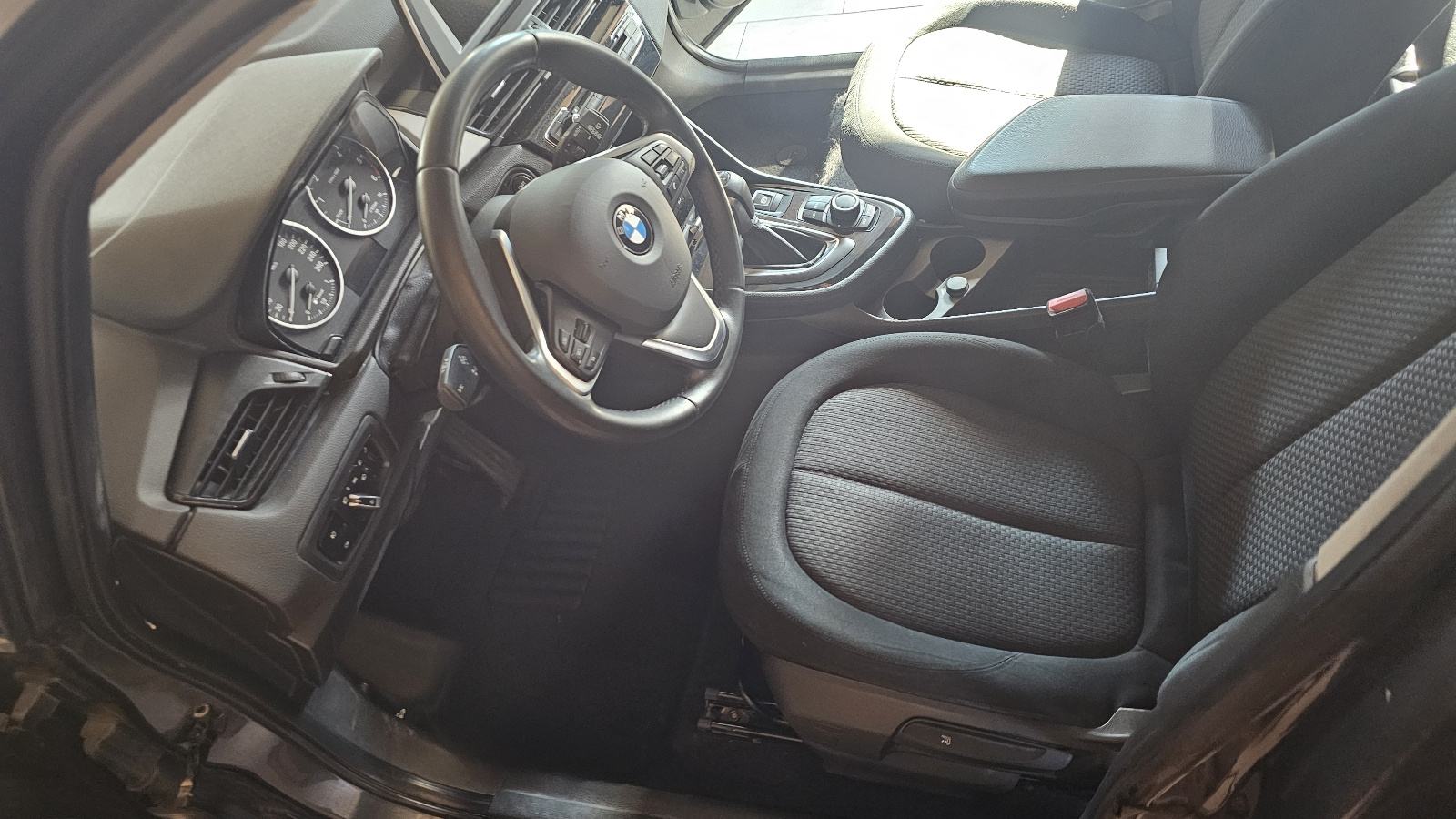 BMW serija 2 Automatik 218d top stanje, fotografija 10