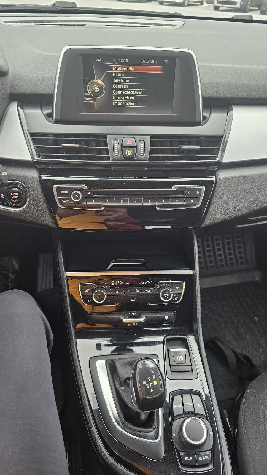 BMW serija 2 Automatik 218d top stanje, fotografija 16