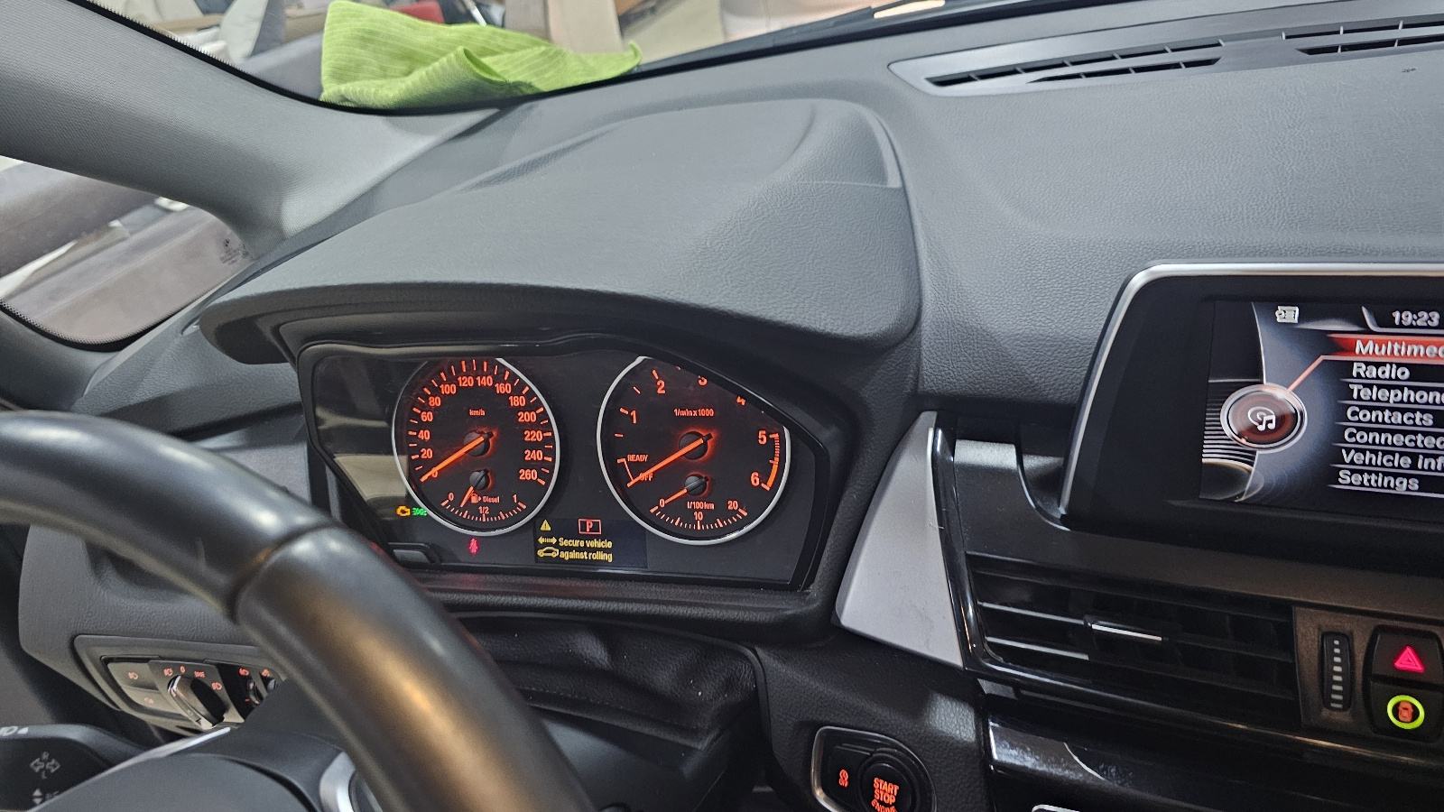 BMW serija 2 Automatik 218d top stanje, fotografija 19
