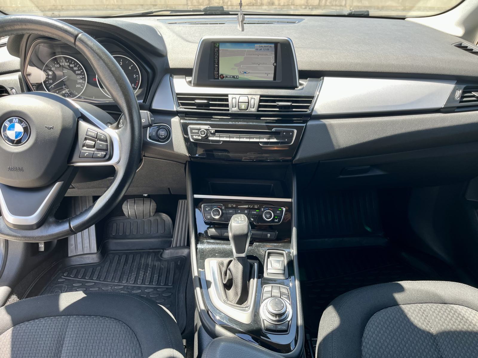 BMW serija 2 Active Tourer 218d automatik, fotografija 12