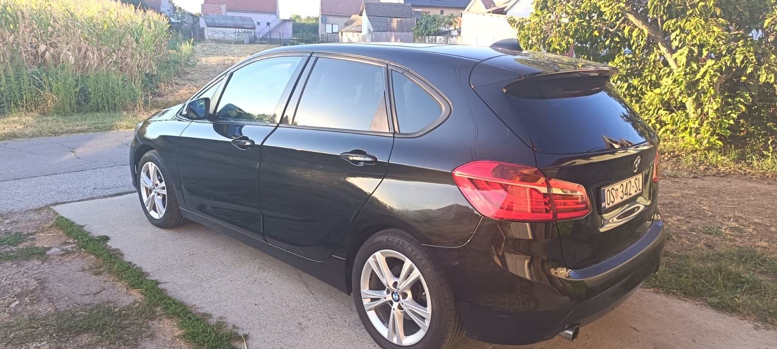 BMW serija 2 Active Tourer 220d automatik, KOŽA, PANORAMA, JAMSTVO, pogled izvana - slika 3