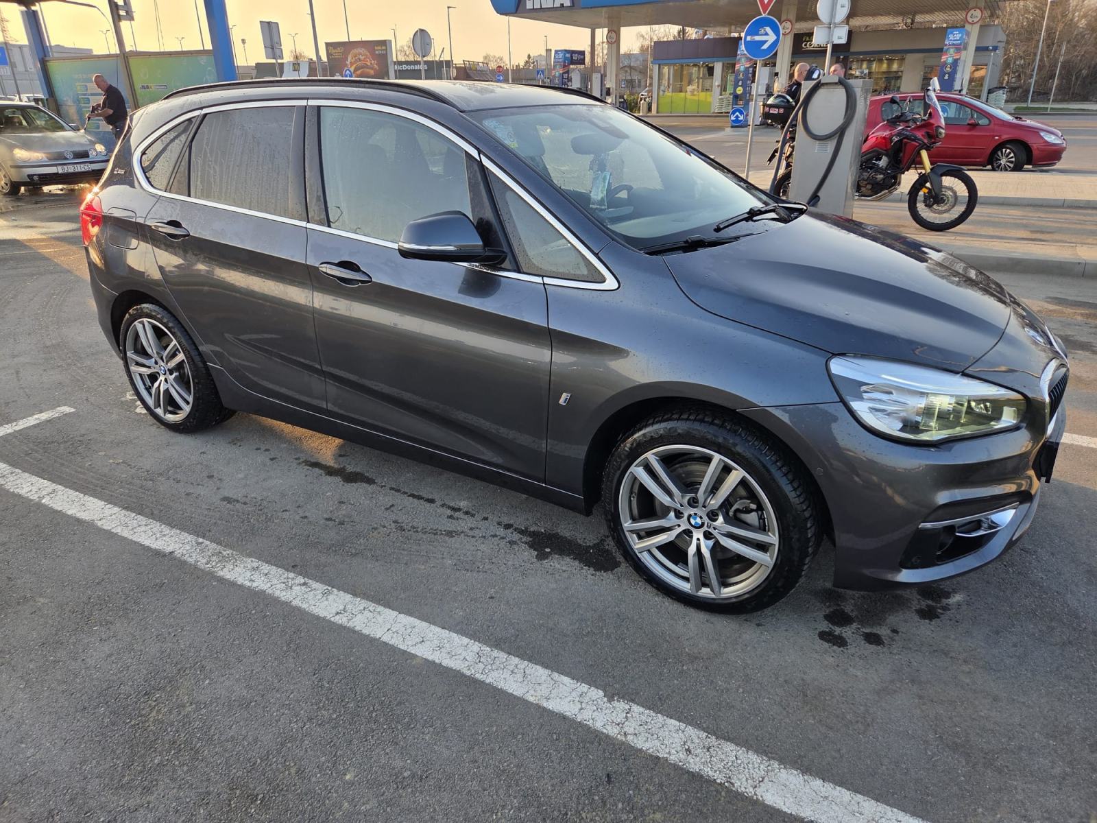 BMW serija 2 Active Tourer 225xe 78 000 km, LUXURY.AUTO.,NAVI,KAMERA,, fotografija 2