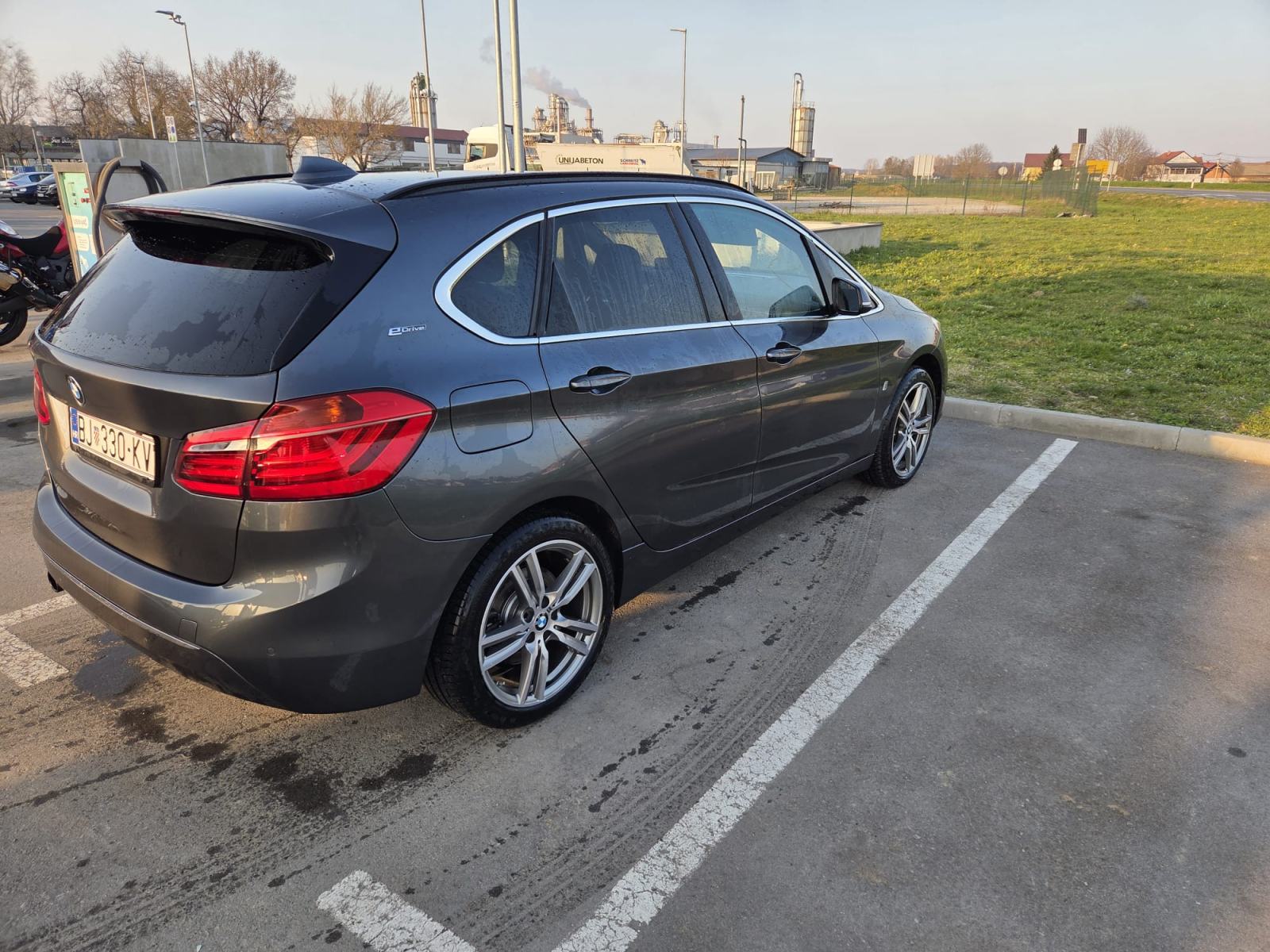 BMW serija 2 Active Tourer 225xe 78 000 km, LUXURY.AUTO.,NAVI,KAMERA,, fotografija 4