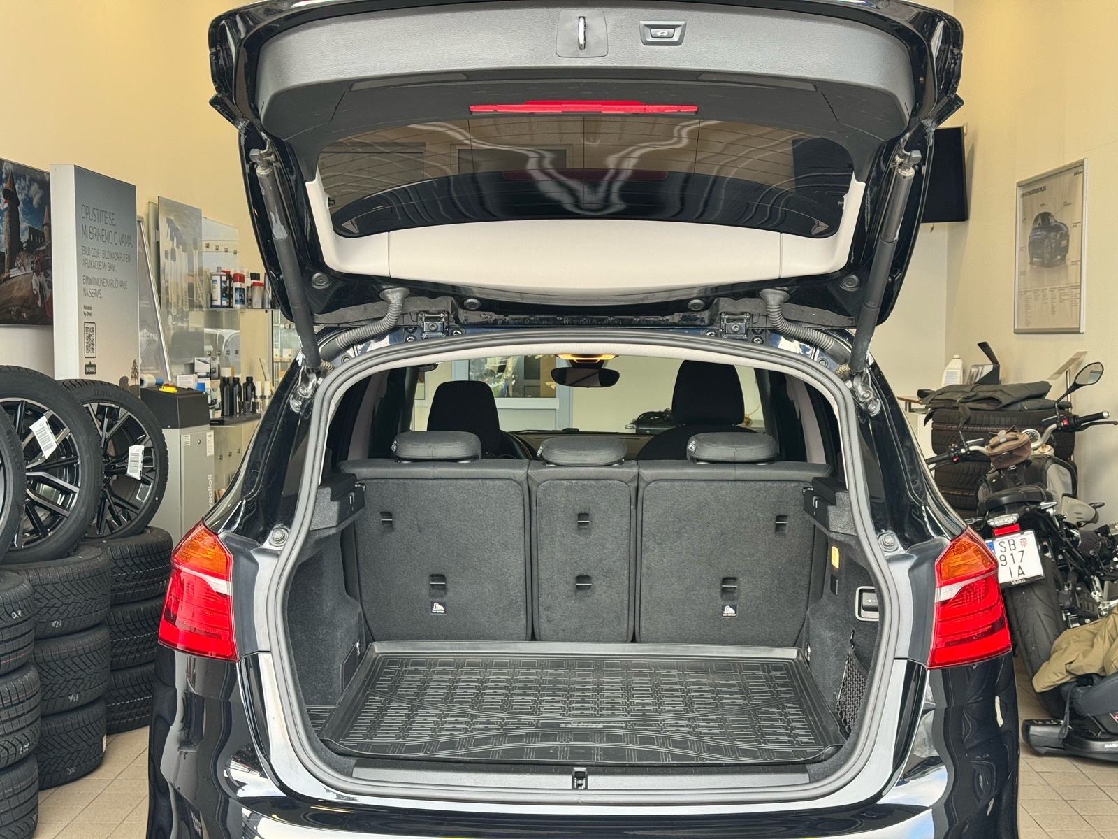BMW serija 2 Active Tourer 225xe, fotografija 18
