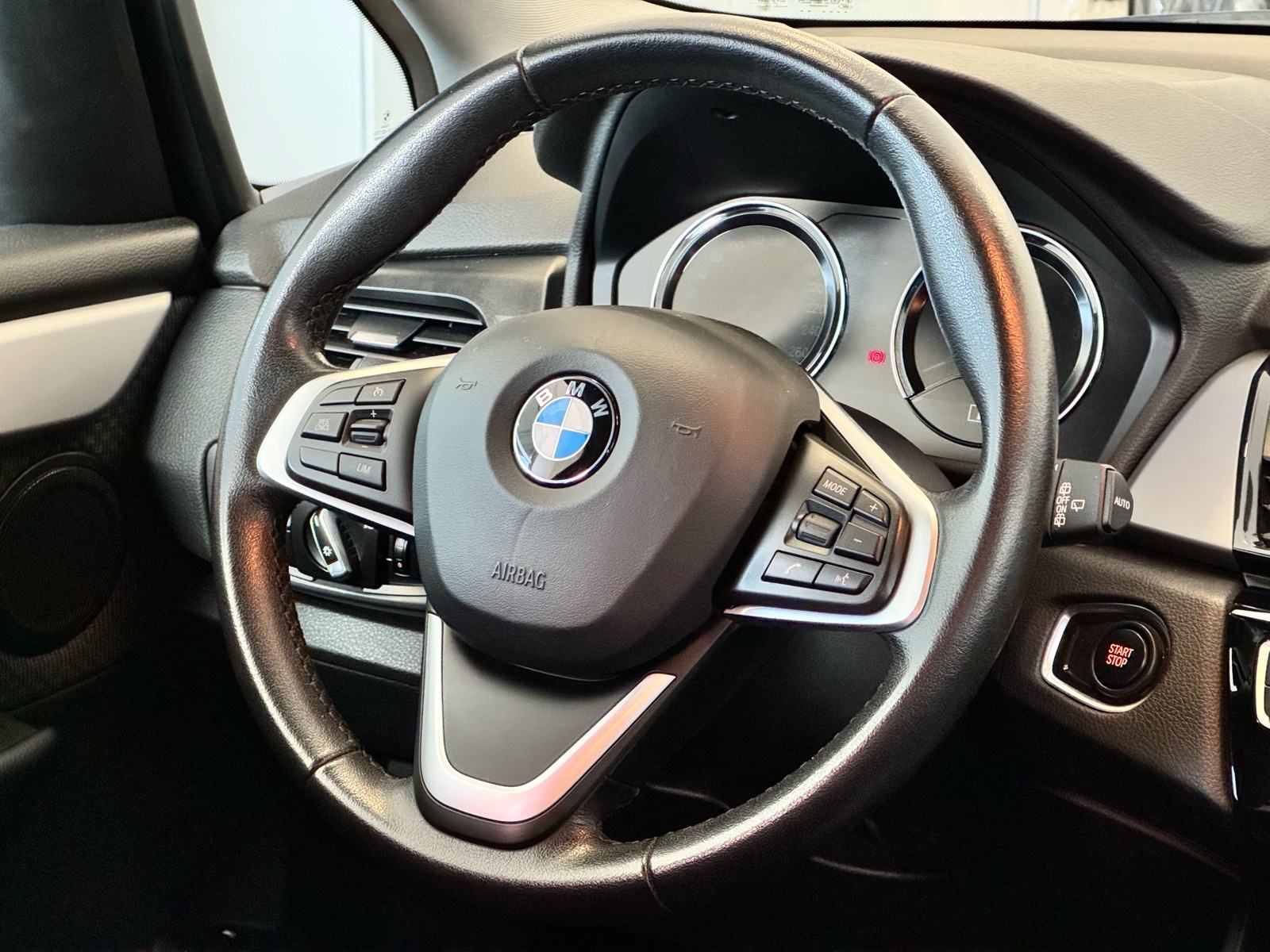 BMW serija 2 Active Tourer 225xe, fotografija 10