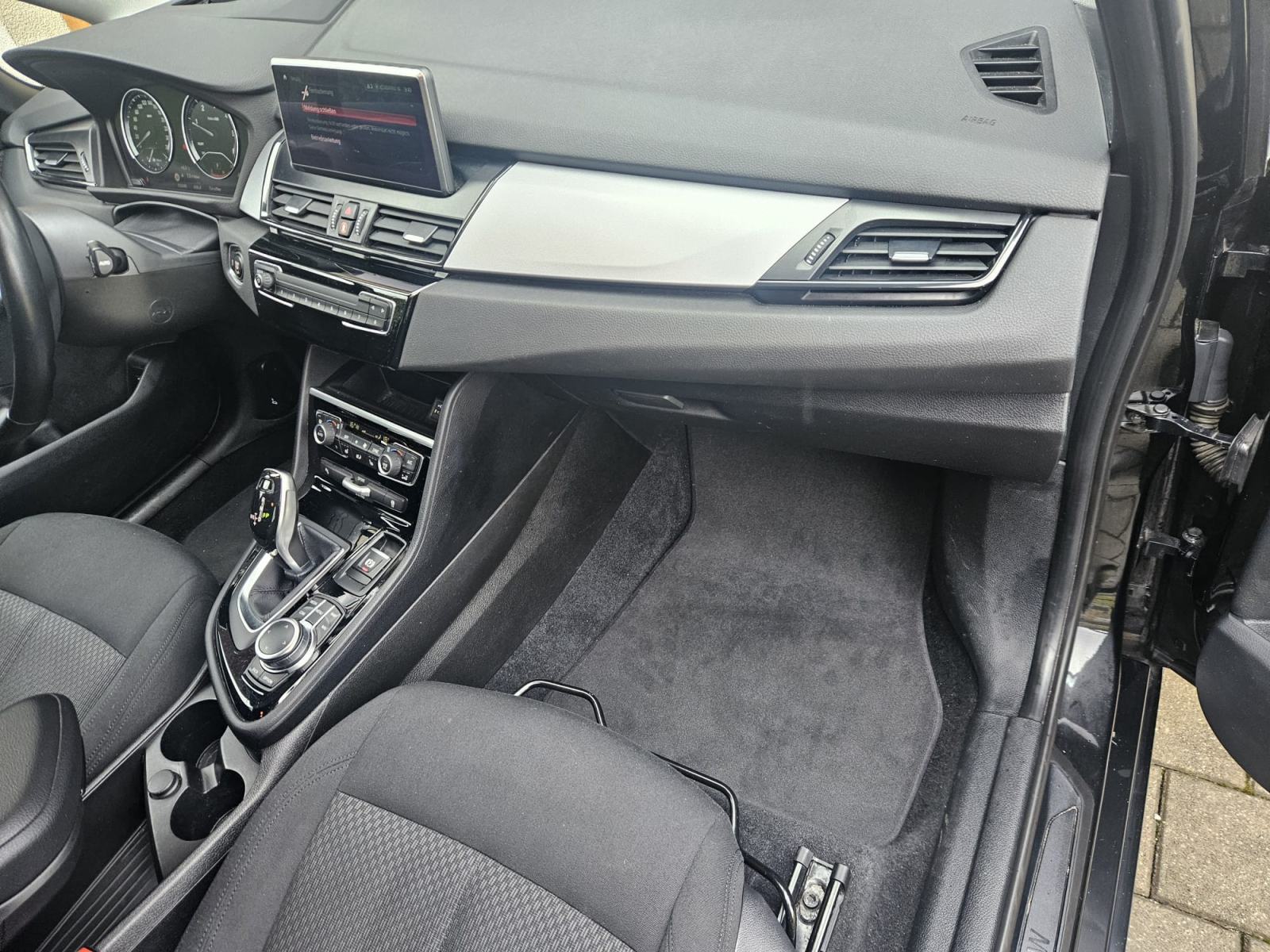 BMW serija 2 Gran Tourer 218d automatik. 11/2022 godina, fotografija 6