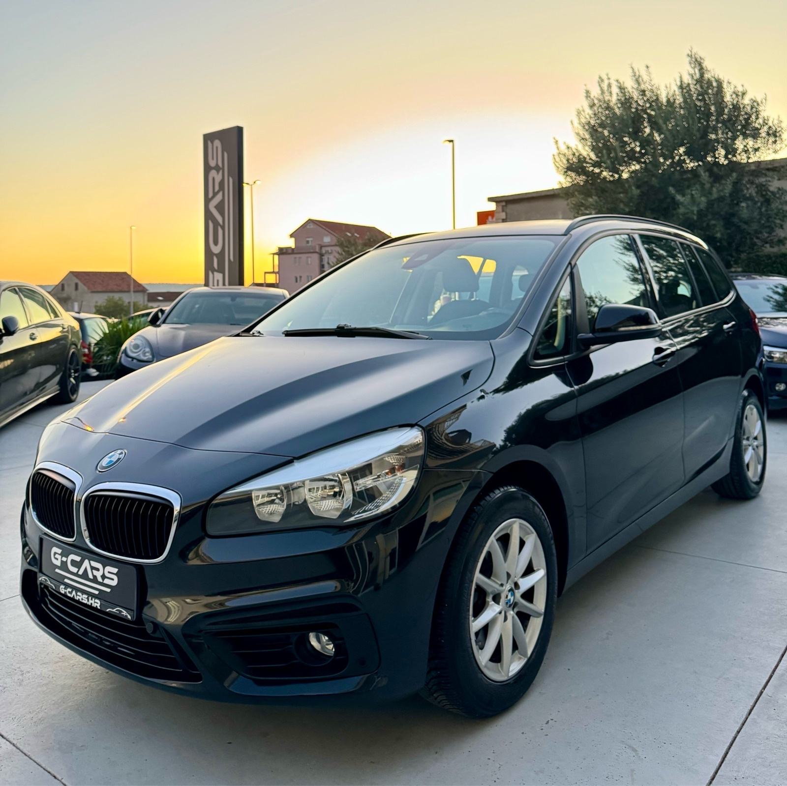BMW serija 2 GranTourer 218d AUTOMATIK—7 SJEDALA—AMBIENT—ACC—NAV—2xPDC, fotografija 2