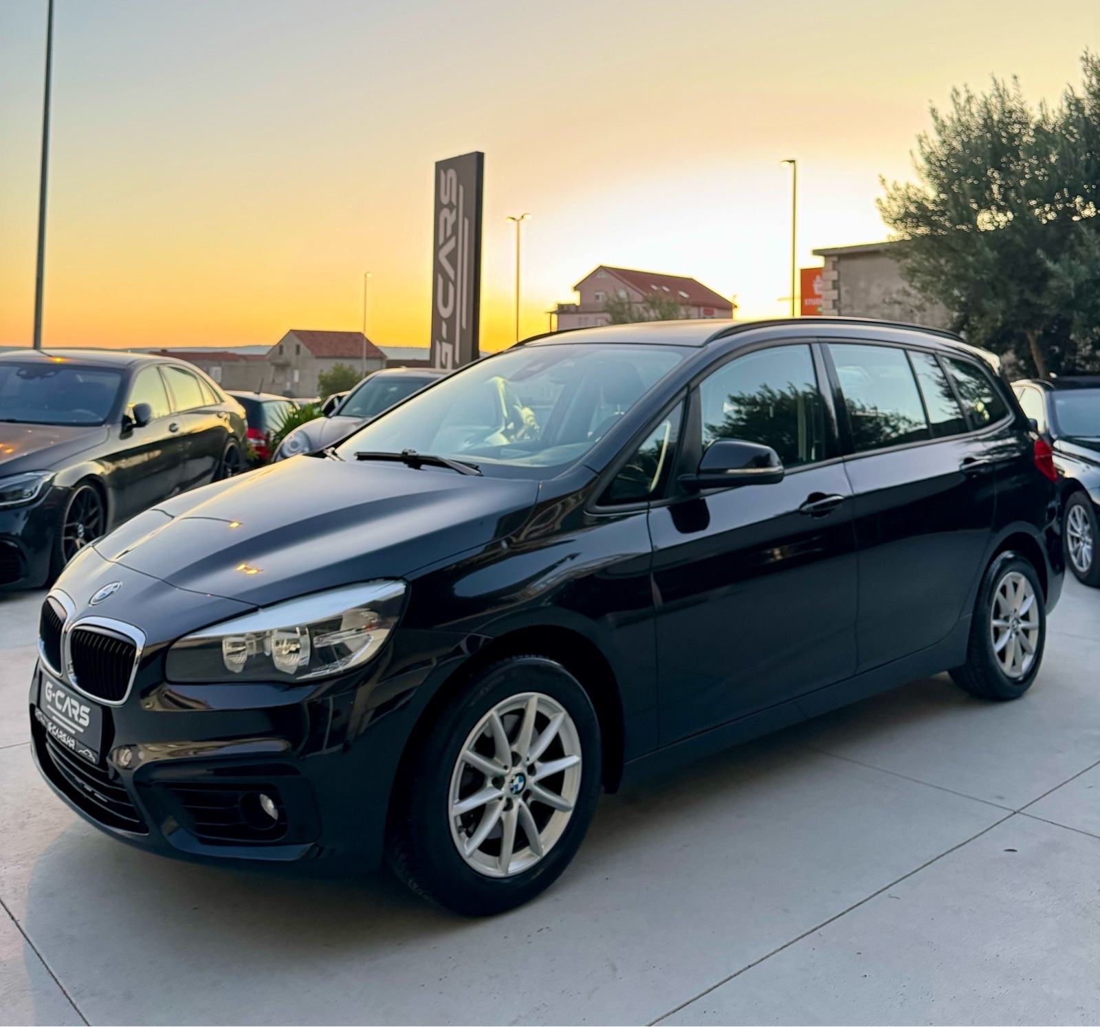 BMW serija 2 GranTourer 218d AUTOMATIK—7 SJEDALA—AMBIENT—ACC—NAV—2xPDC, fotografija 3