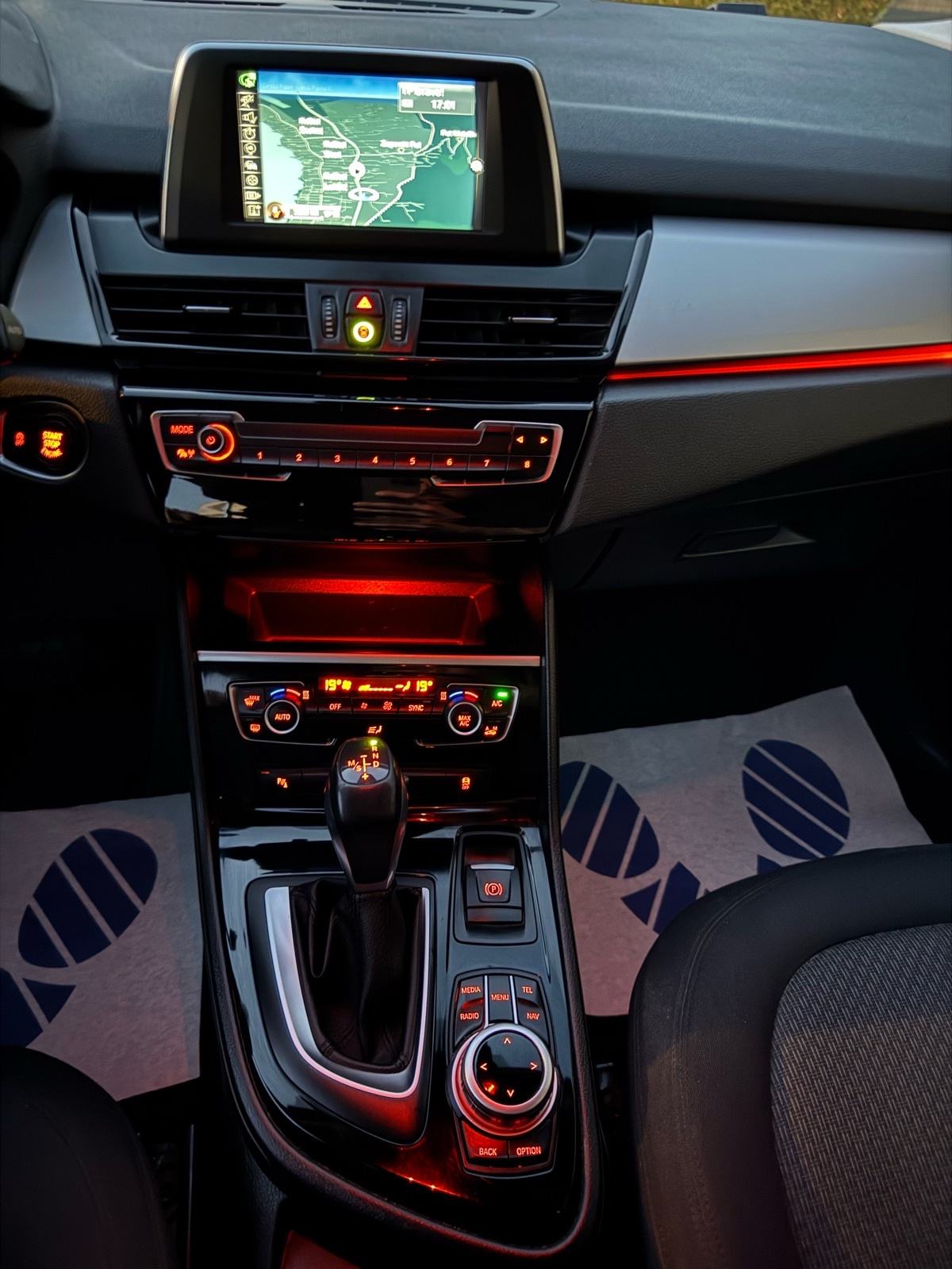 BMW serija 2 GranTourer 218d AUTOMATIK—7 SJEDALA—AMBIENT—ACC—NAV—2xPDC, fotografija 17