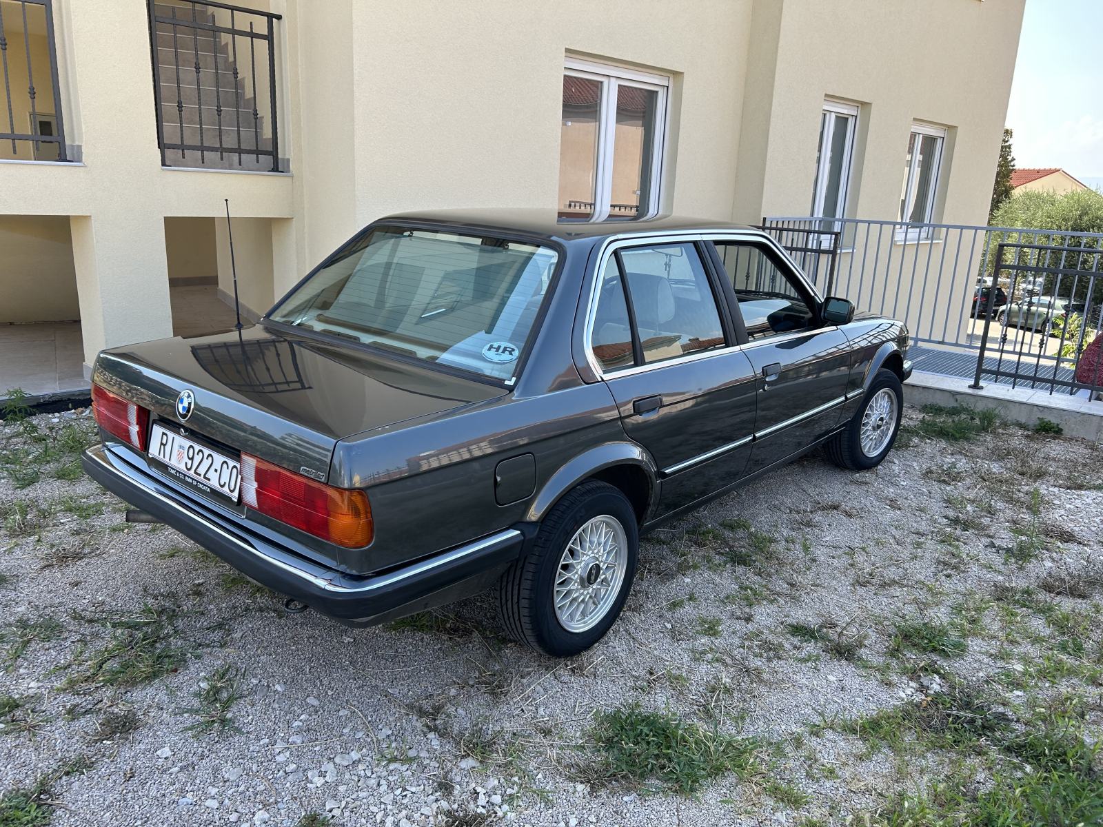 BMW serija 3 316, fotografija 1