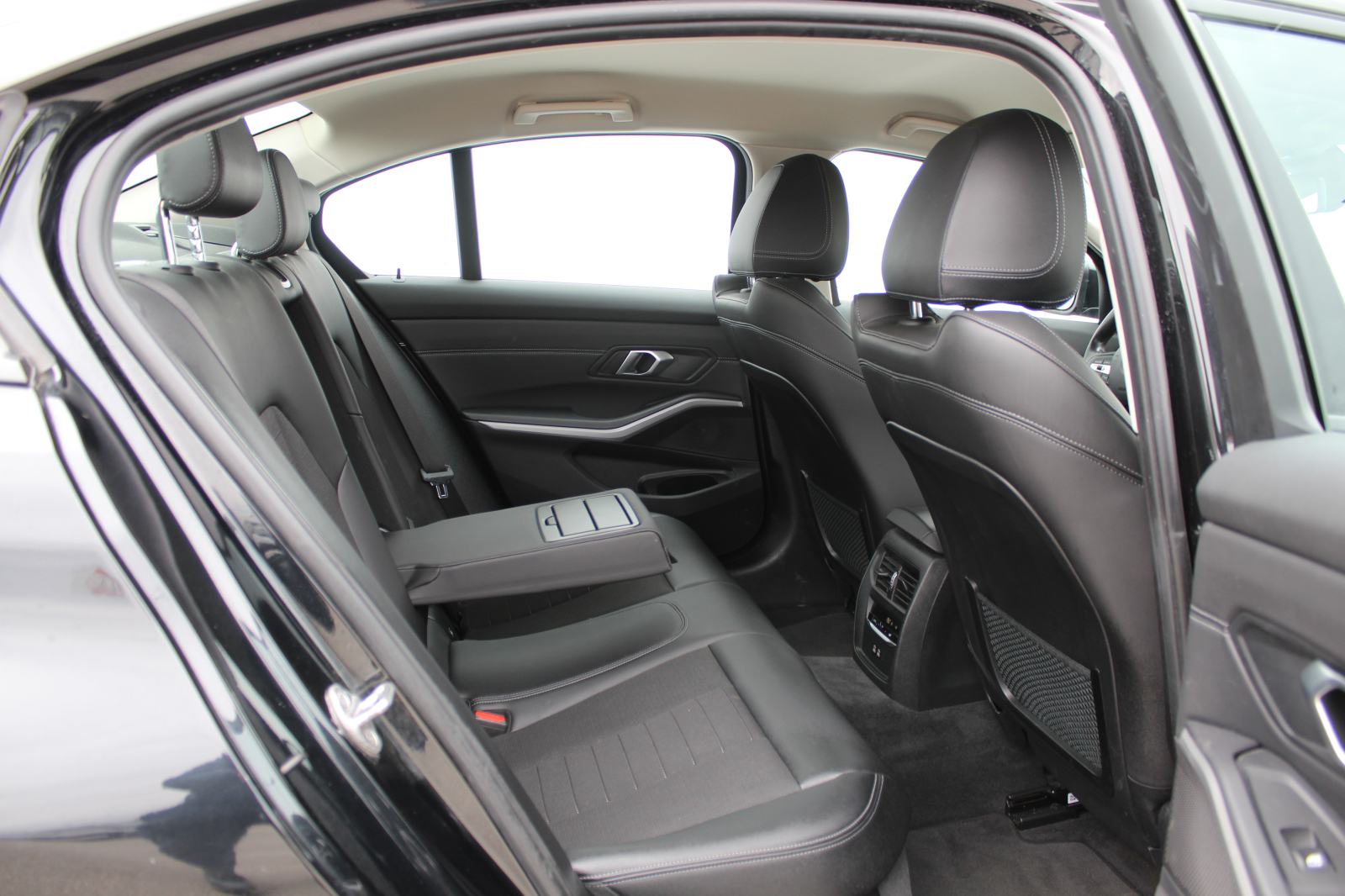 BMW serija 3 316d Aut., fotografija 13