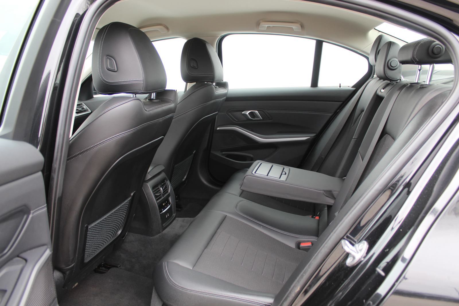BMW serija 3 316d Aut., fotografija 11
