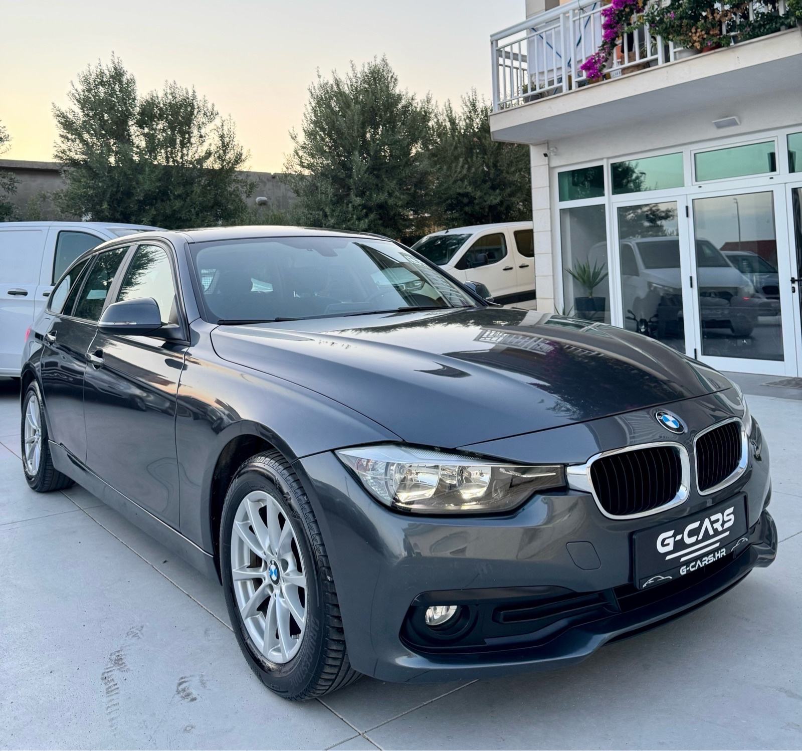 BMW serija 3 316d —Mod 2017 LCI—140tkm—SERVISNA—REG.GOD.DANA—NAVI—PDC!, fotografija 14