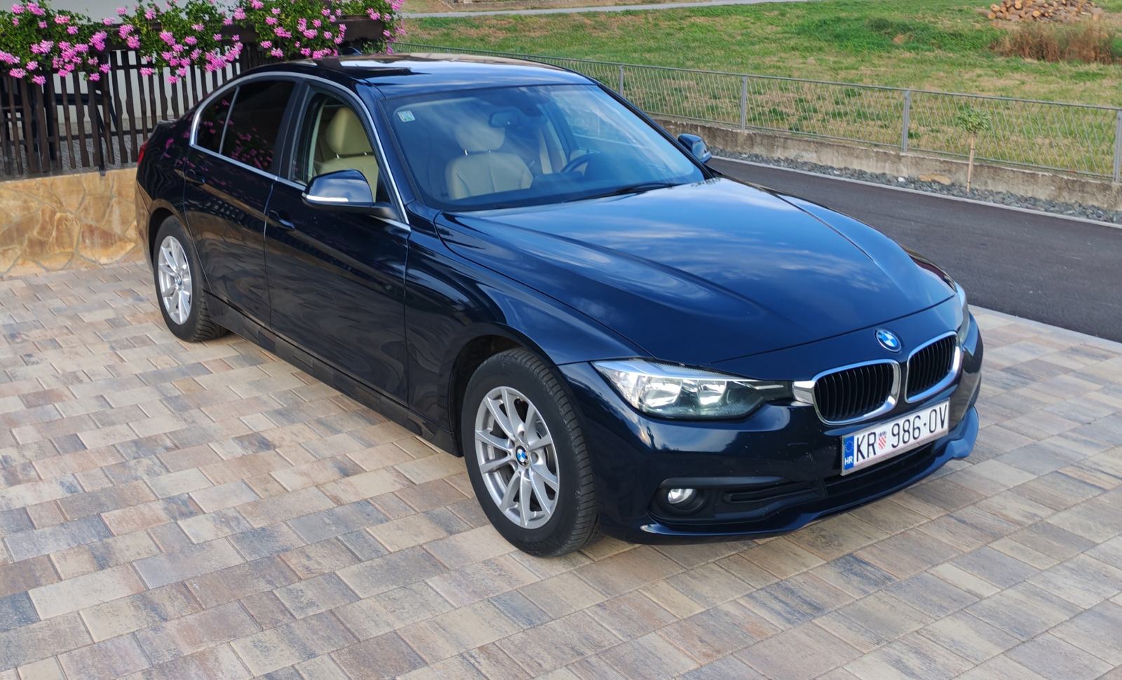 BMW serija 3 316d LCI, fotografija 2