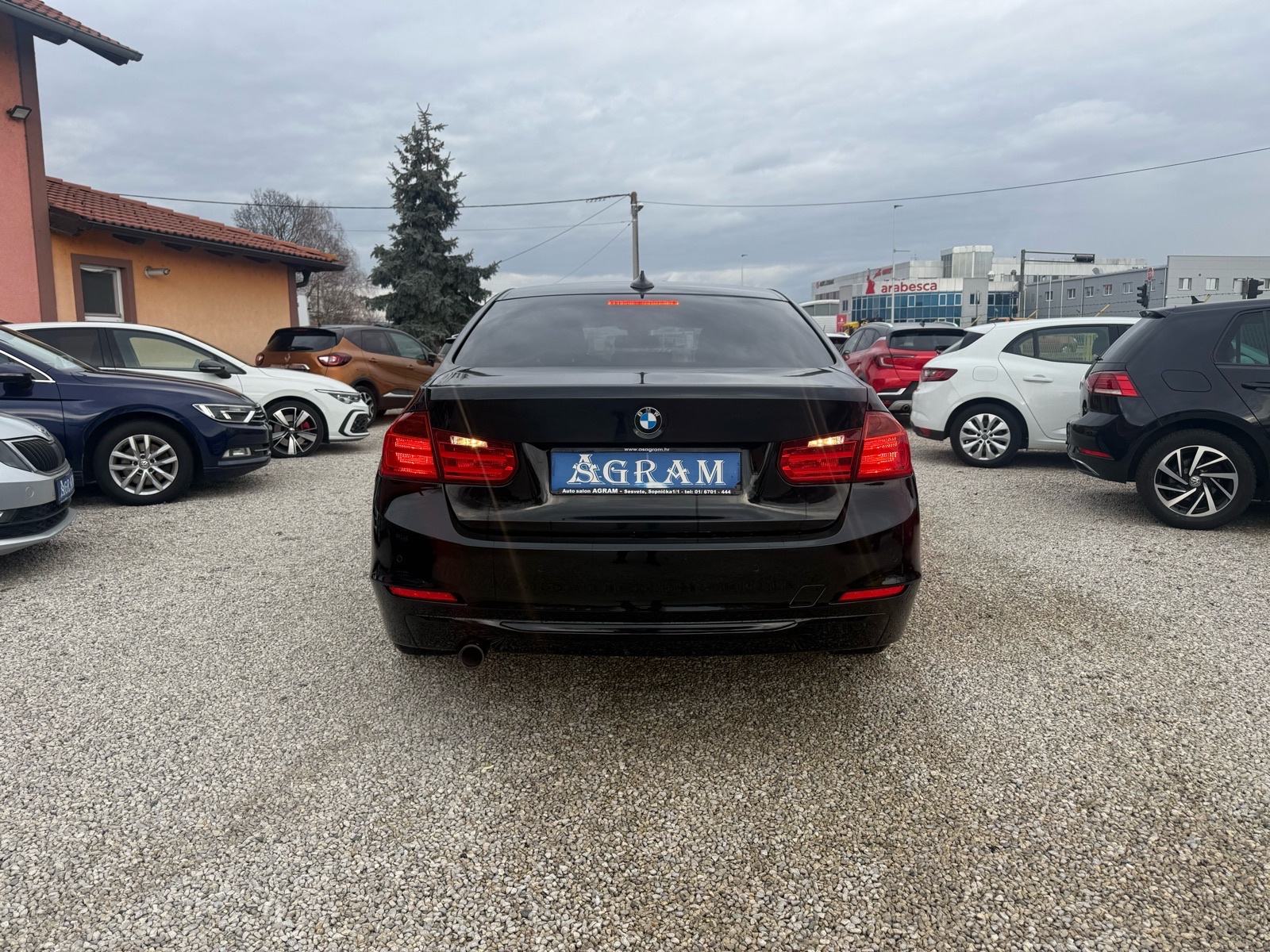 BMW serija 3 318 d*AUTOMATIK*SPORT*NAVI*XENON*START STOP*PDC*ALU*SERVI, fotografija 8