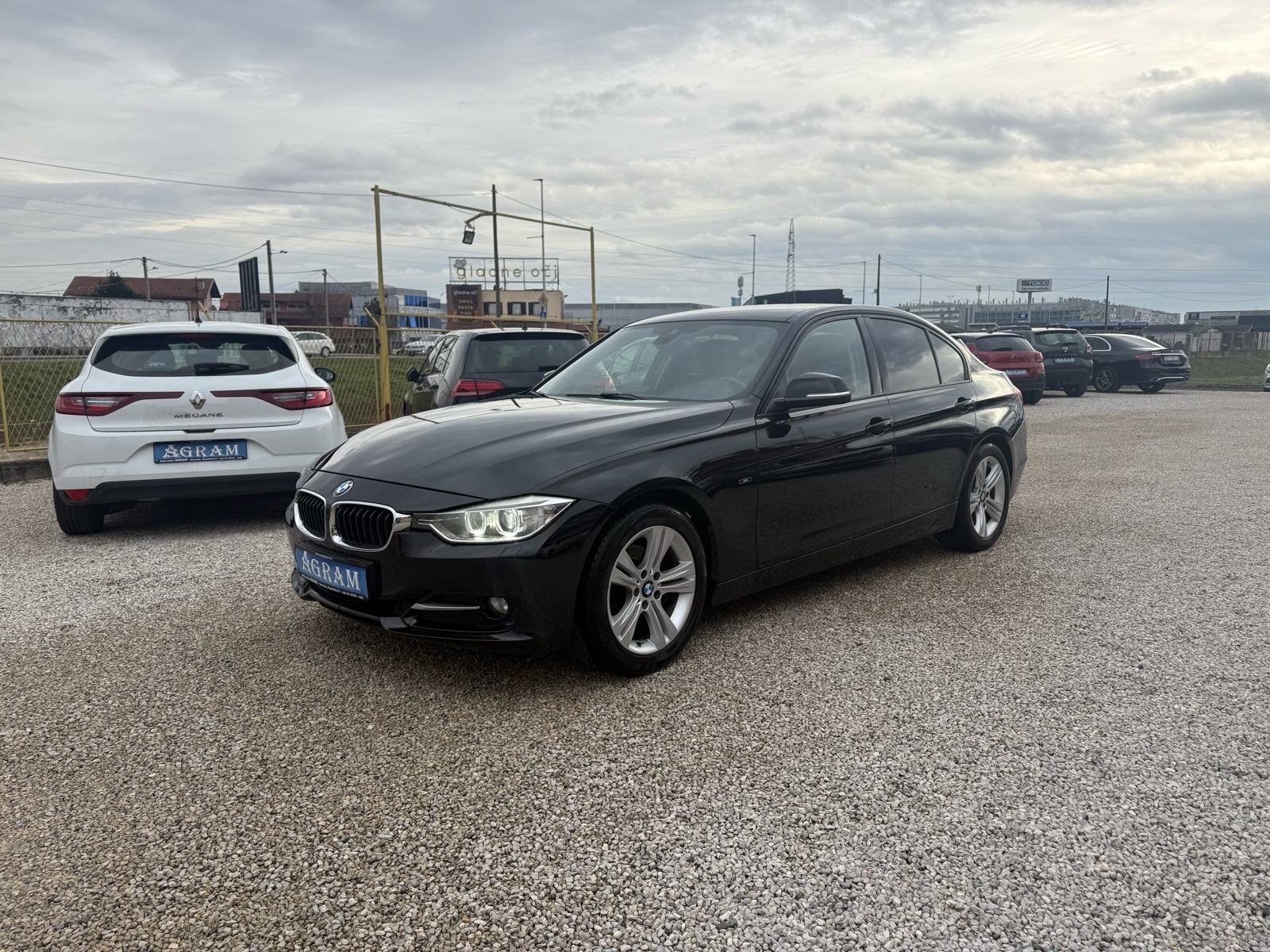 BMW serija 3 318 d*AUTOMATIK*SPORT*NAVI*XENON*START STOP*PDC*ALU*SERVI, fotografija 2