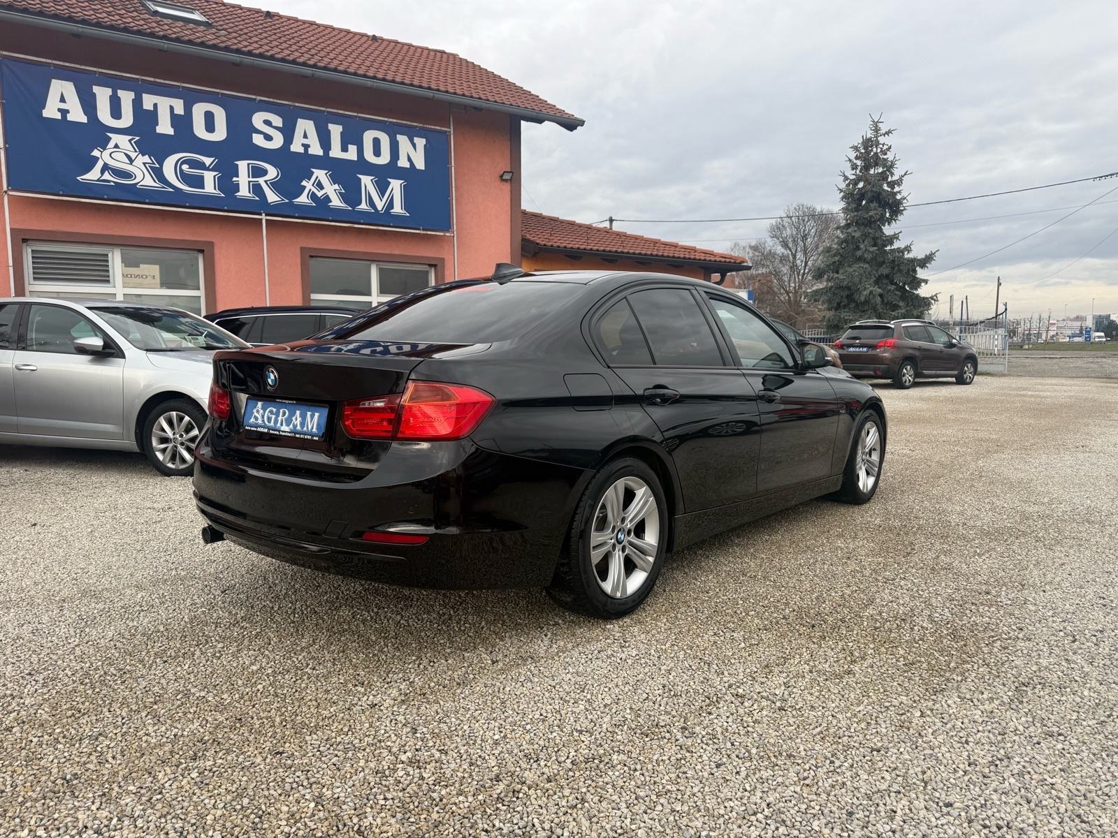 BMW serija 3 318 d*AUTOMATIK*SPORT*NAVI*XENON*START STOP*PDC*ALU*SERVI, fotografija 5