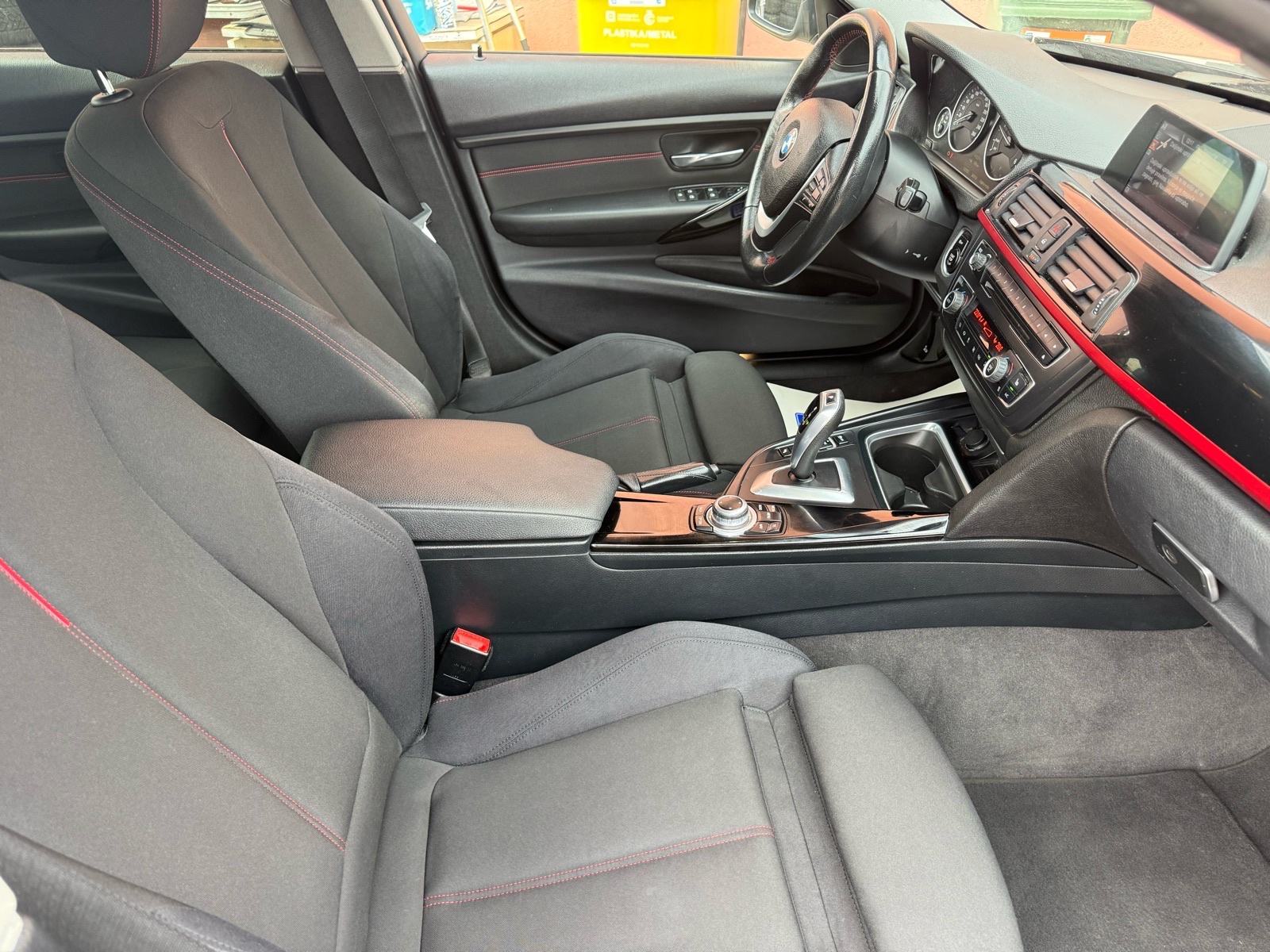 BMW serija 3 318 d*AUTOMATIK*SPORT*NAVI*XENON*START STOP*PDC*ALU*SERVI, fotografija 13
