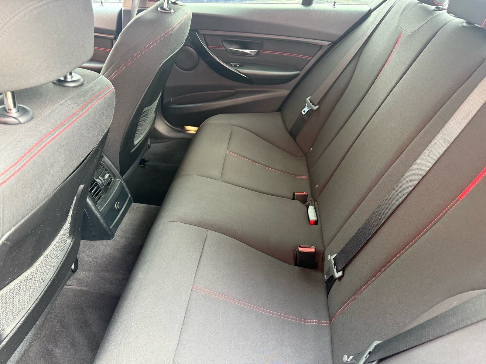 BMW serija 3 318 d*AUTOMATIK*SPORT*NAVI*XENON*START STOP*PDC*ALU*SERVI, fotografija 19