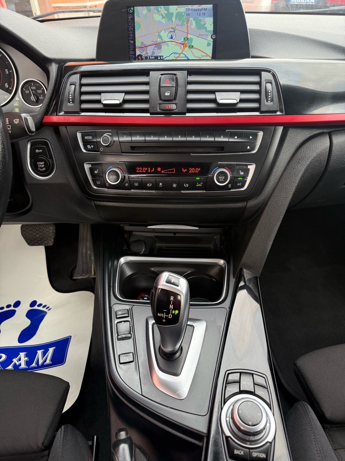 BMW serija 3 318 d*AUTOMATIK*SPORT*NAVI*XENON*START STOP*PDC*ALU*SERVI, fotografija 17