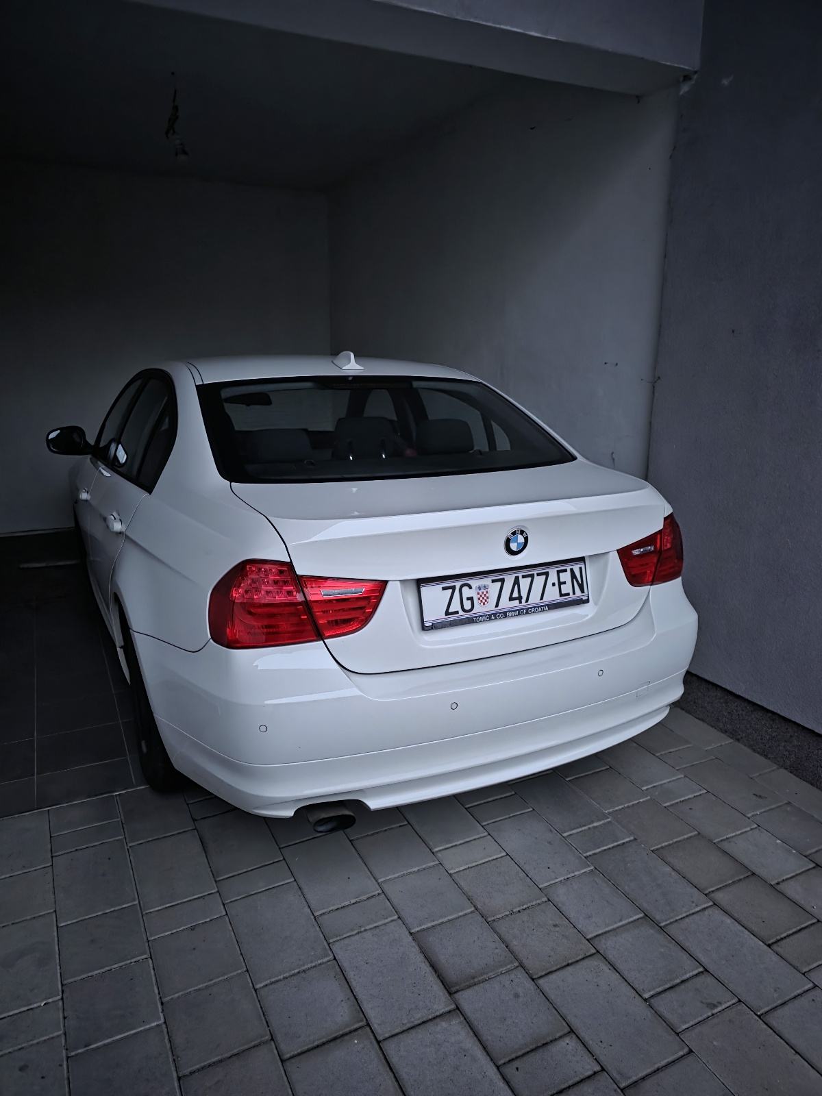 BMW serija 3 318d, 101 tkm, prvi vlasnik, fotografija 8