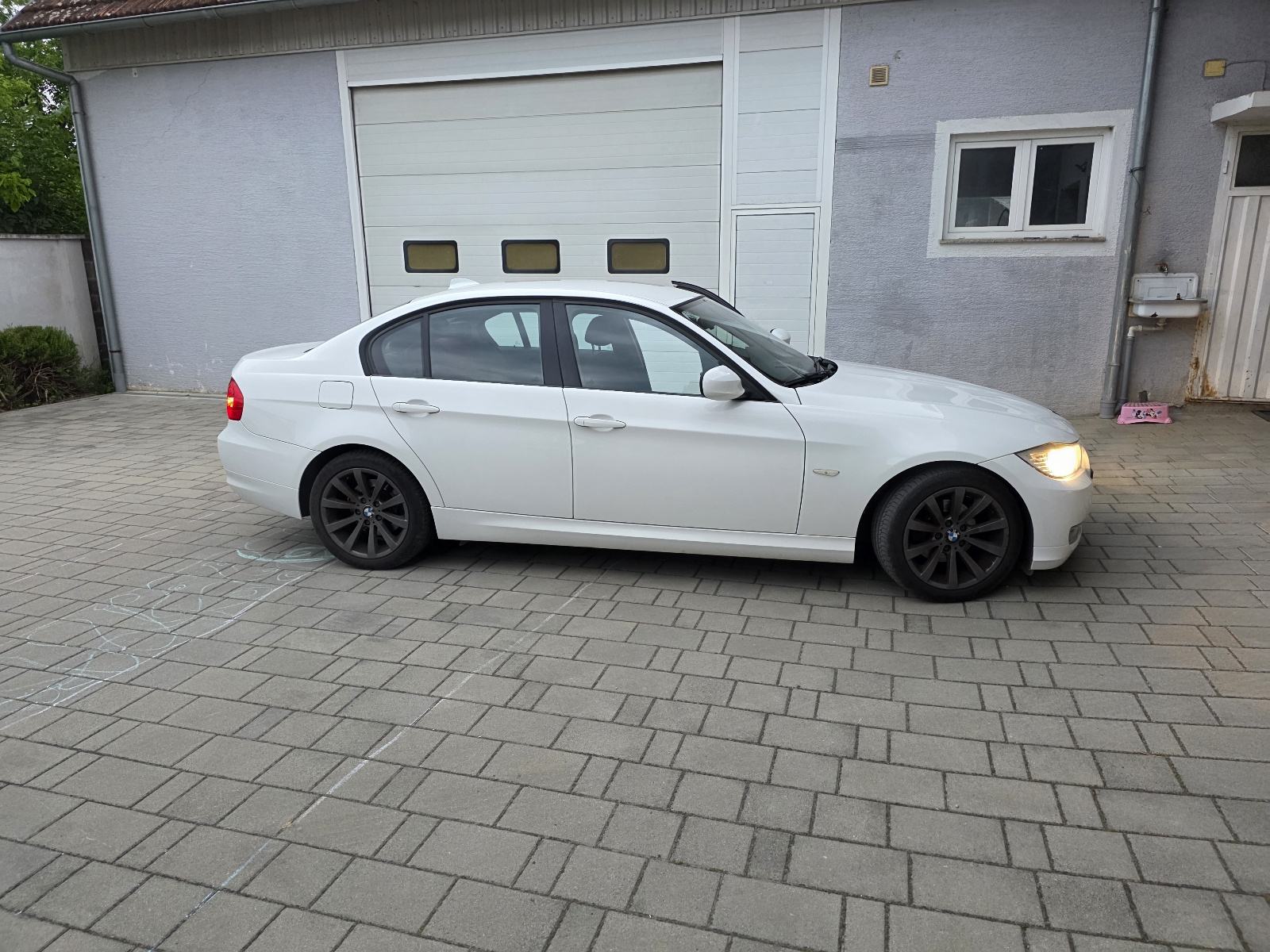 BMW serija 3 318d, 101 tkm, prvi vlasnik, fotografija 6