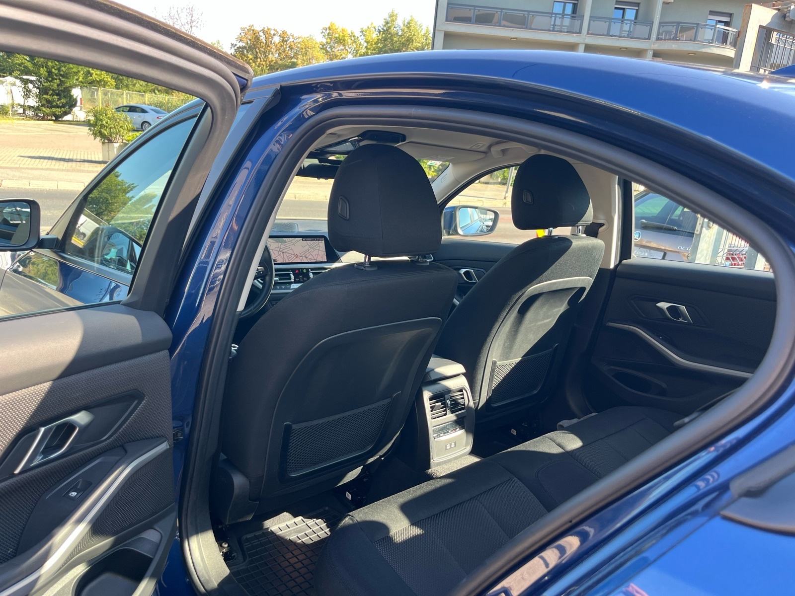 BMW serija 3 318d 150 KS NAVI,LED 1.VL Nije uvoz Jamstvo 1G, fotografija 12