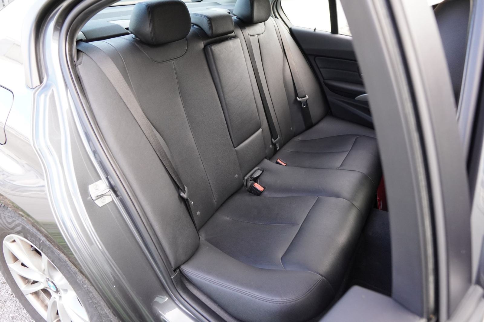 BMW serija 3 318d, 2.0 B47, automatik - Novi servis, fotografija 18