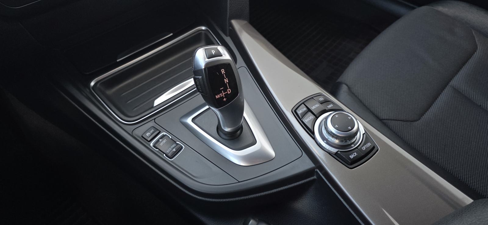 BMW 318d, AUT, BI-XENON, AUT. KLIMA, NAVI, TEMPOMAT, NA IME..., fotografija 15