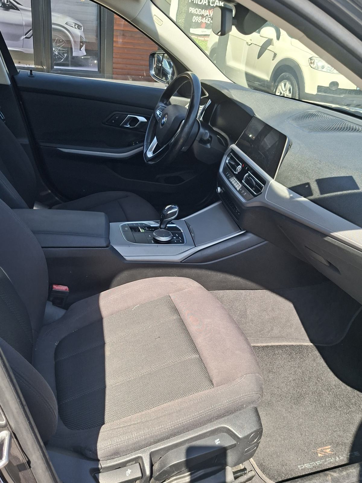 BMW serija 3 318d-AUTOMATIC-KAMERA-VIRTUAL-ALU 18-PDV-REG 1GOD, fotografija 17